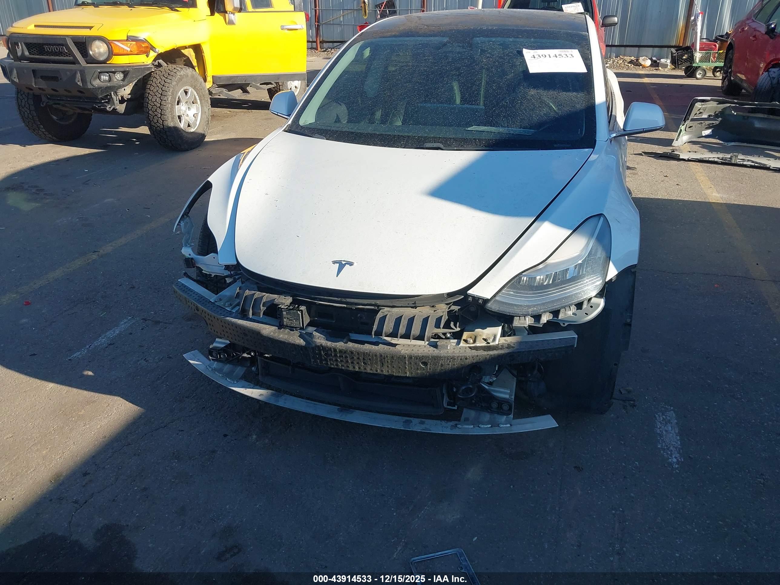 TESLA MODEL image 6