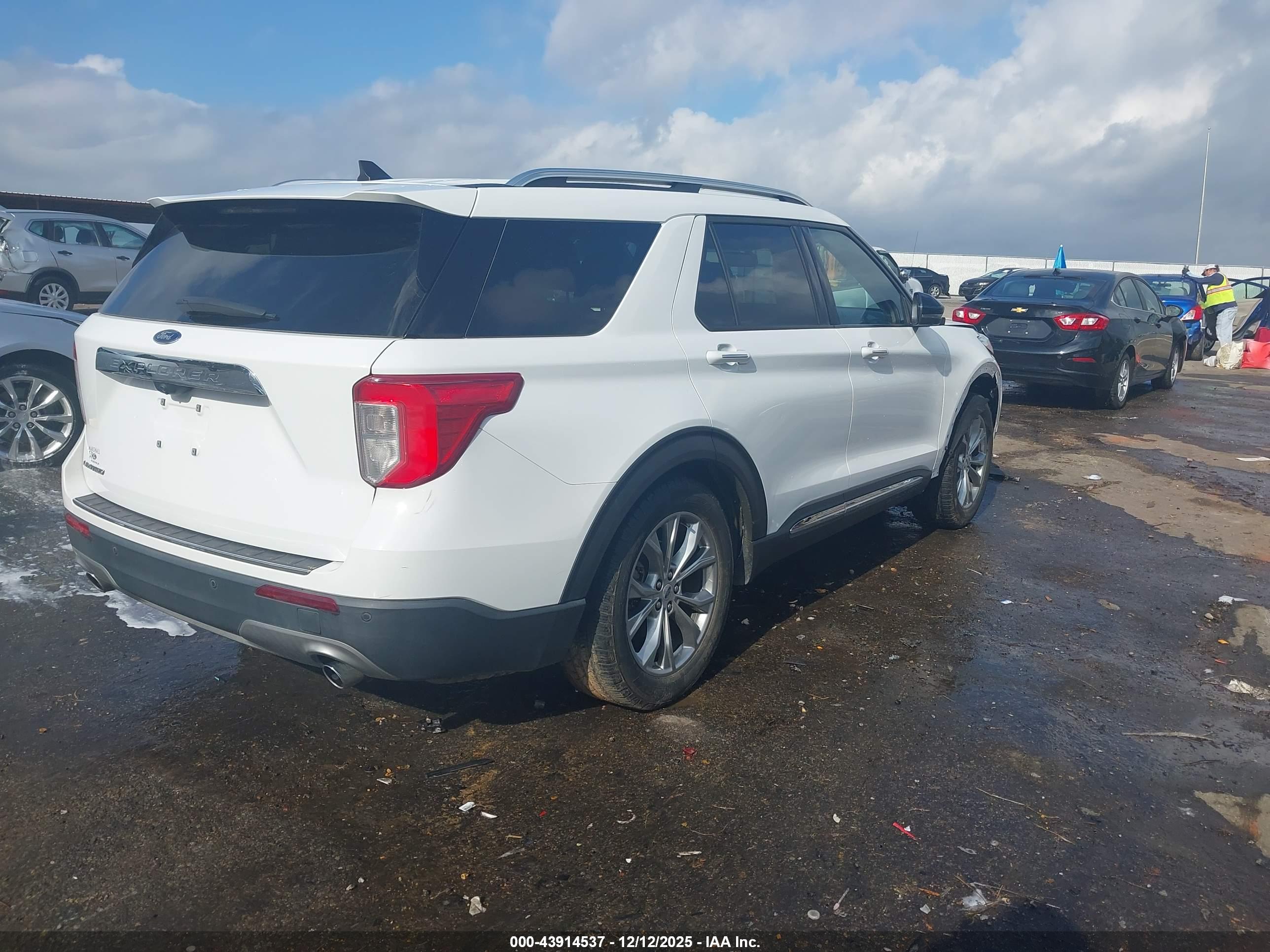 FORD EXPLORER image 4