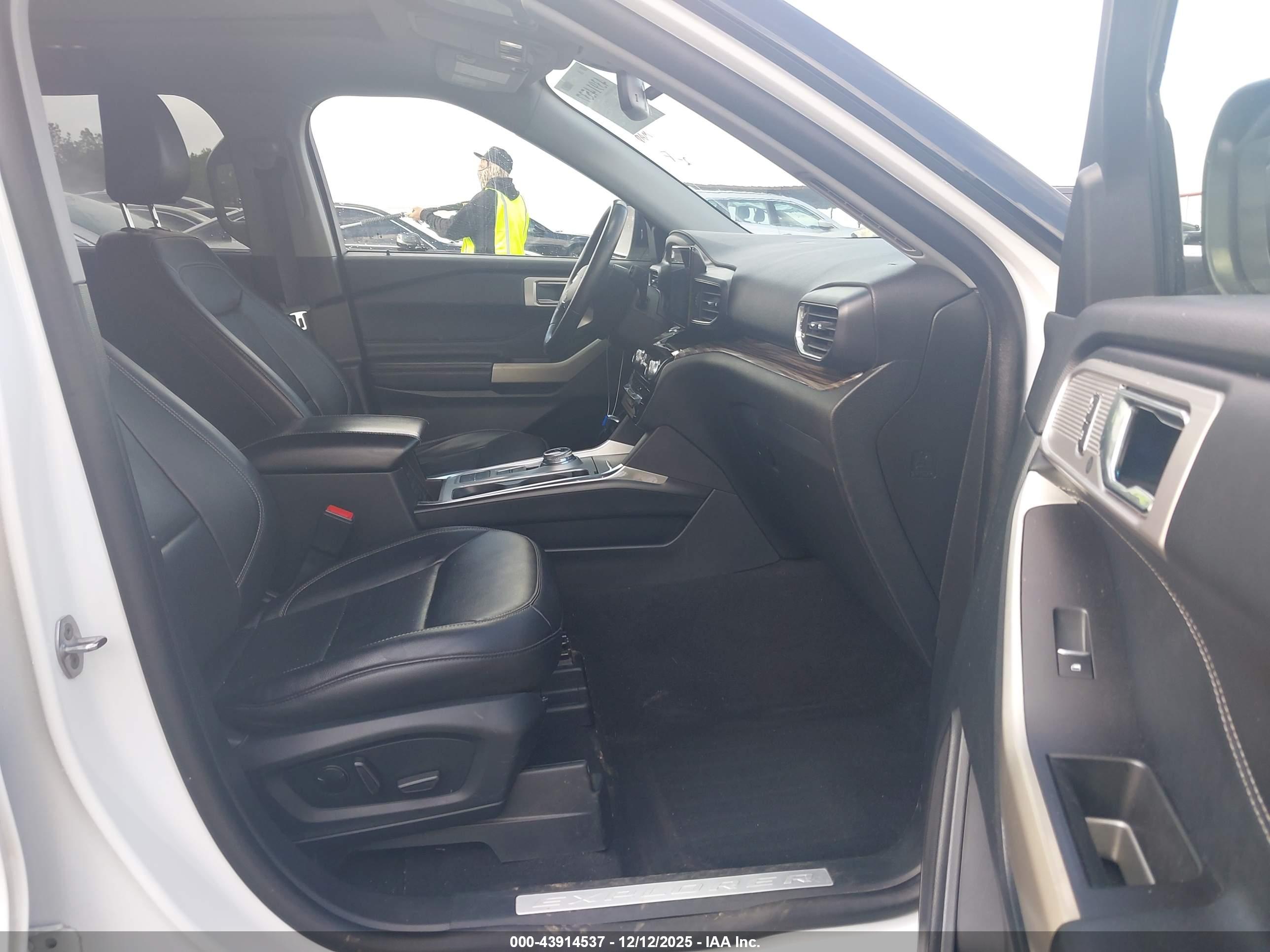 FORD EXPLORER image 5