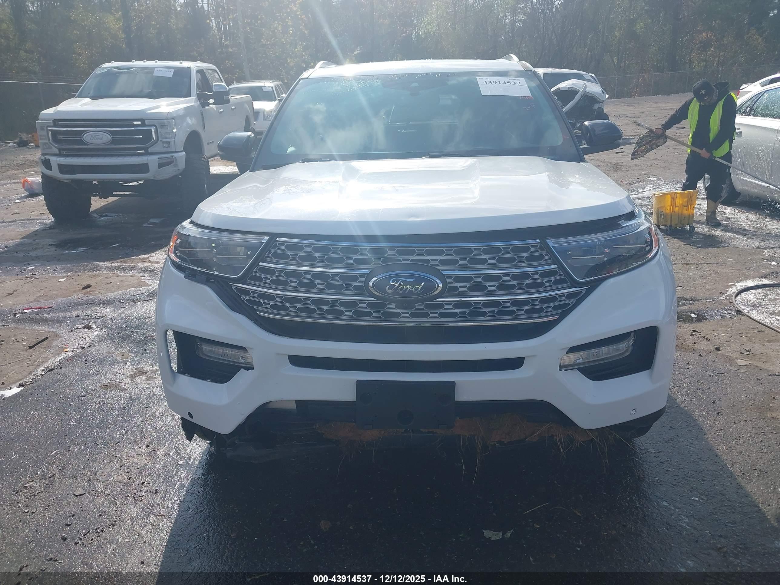 FORD EXPLORER image 6