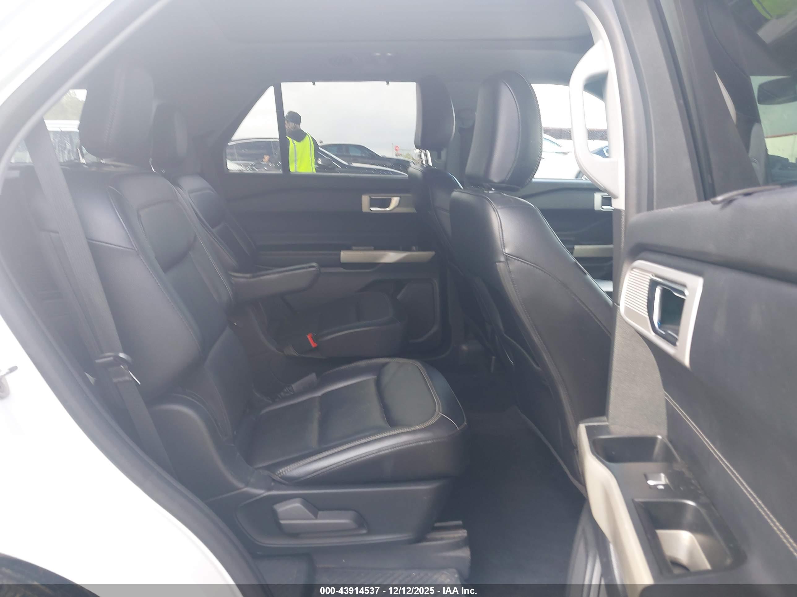 FORD EXPLORER image 8