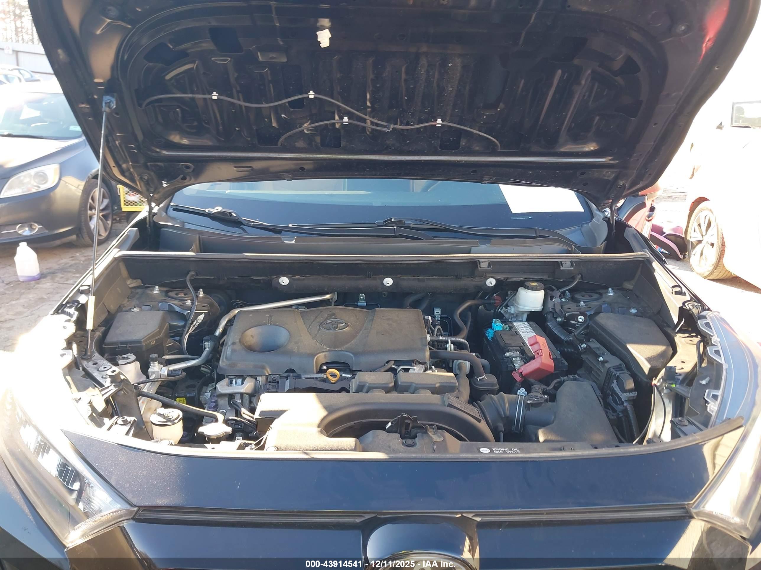 TOYOTA RAV4 image 10