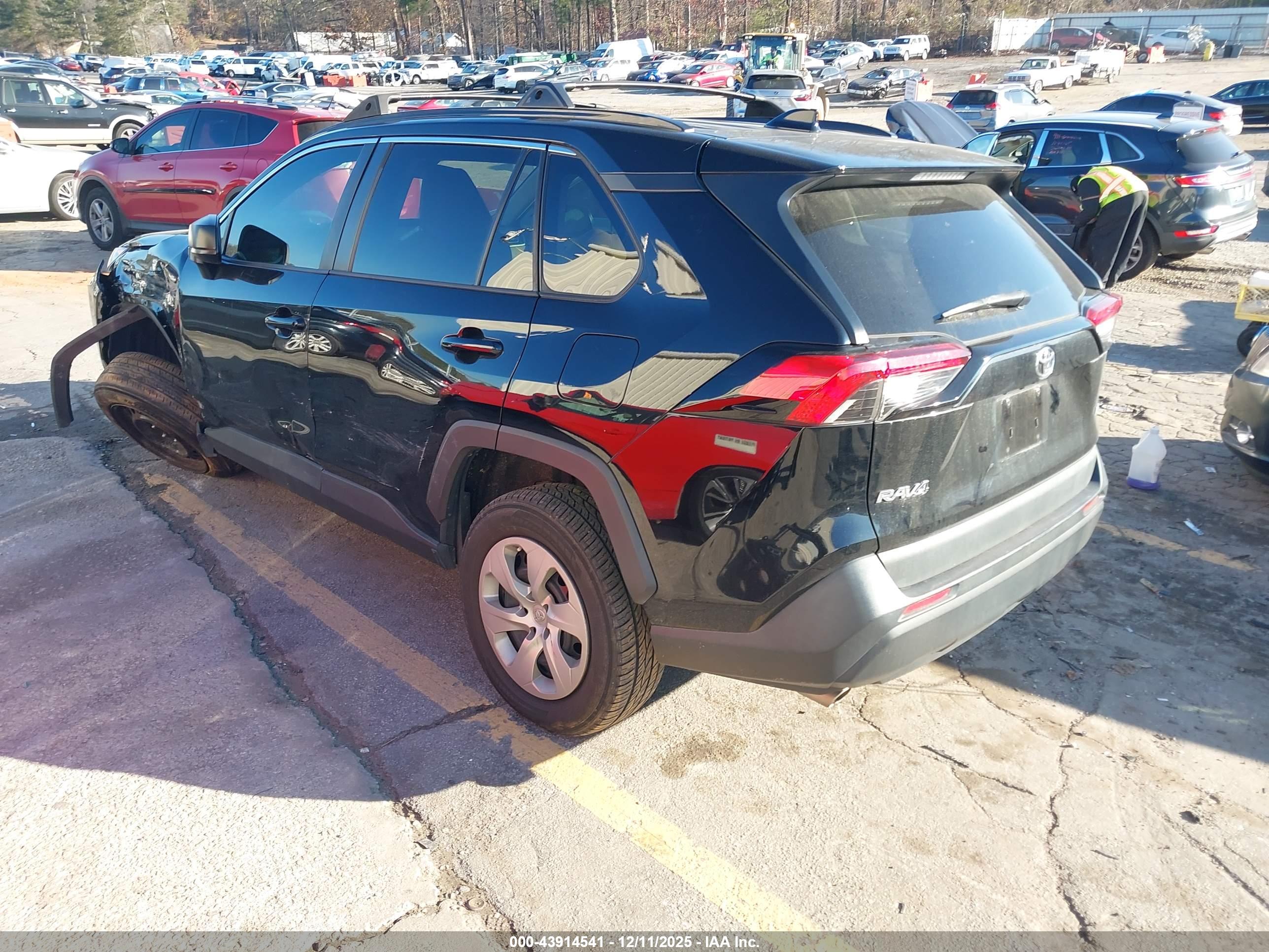 TOYOTA RAV4 image 3