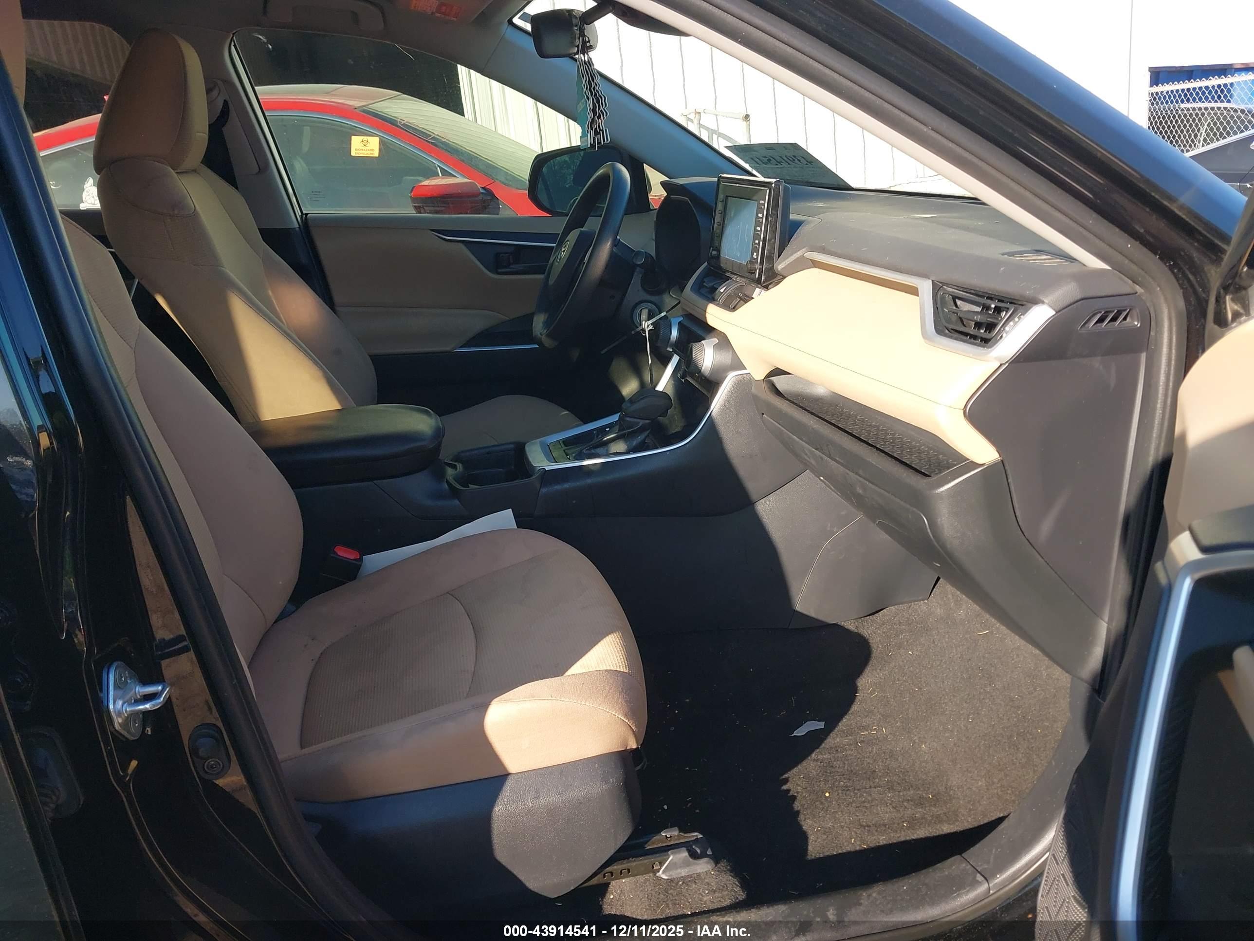 TOYOTA RAV4 image 5