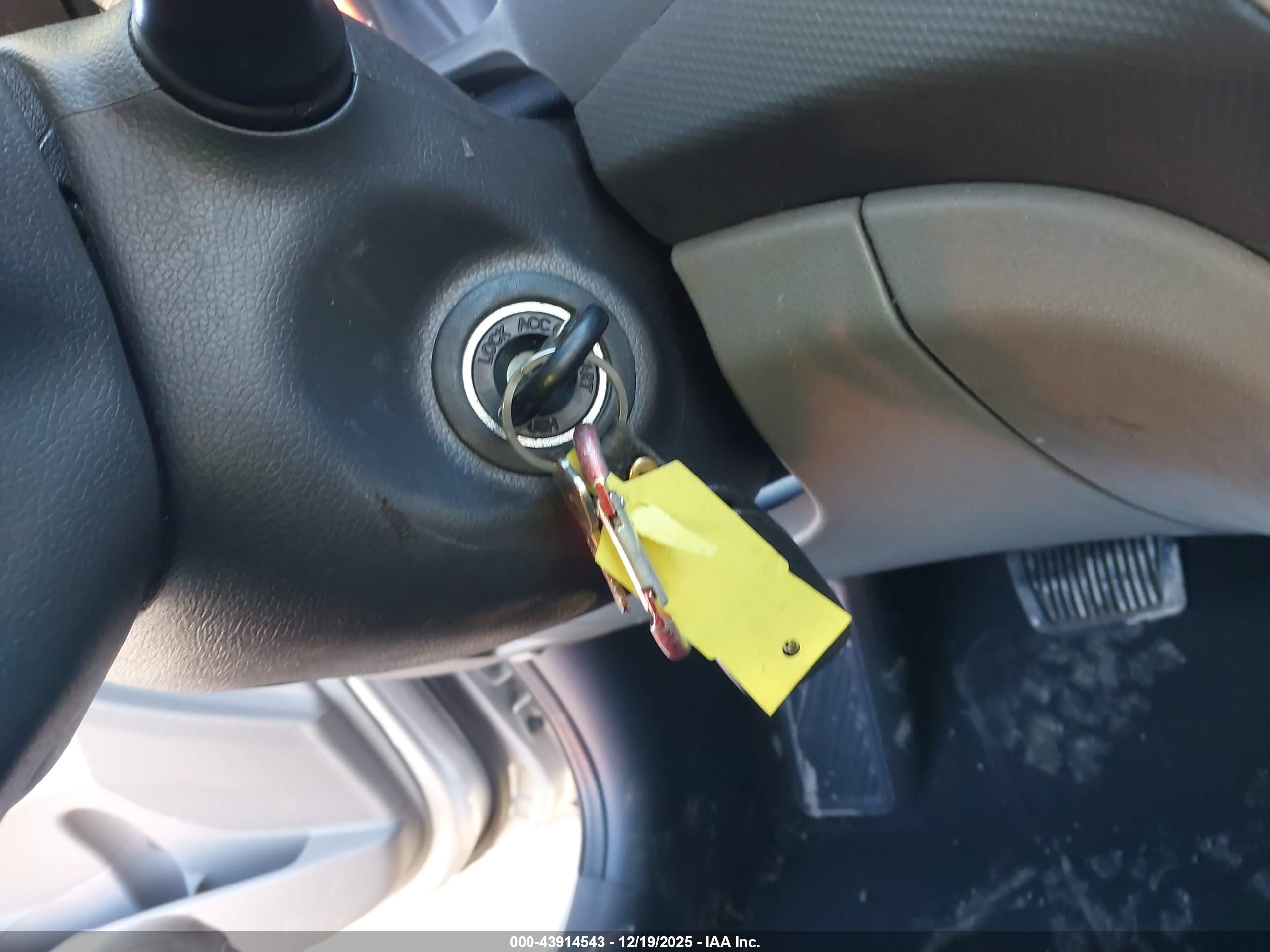 HYUNDAI ACCENT image 11