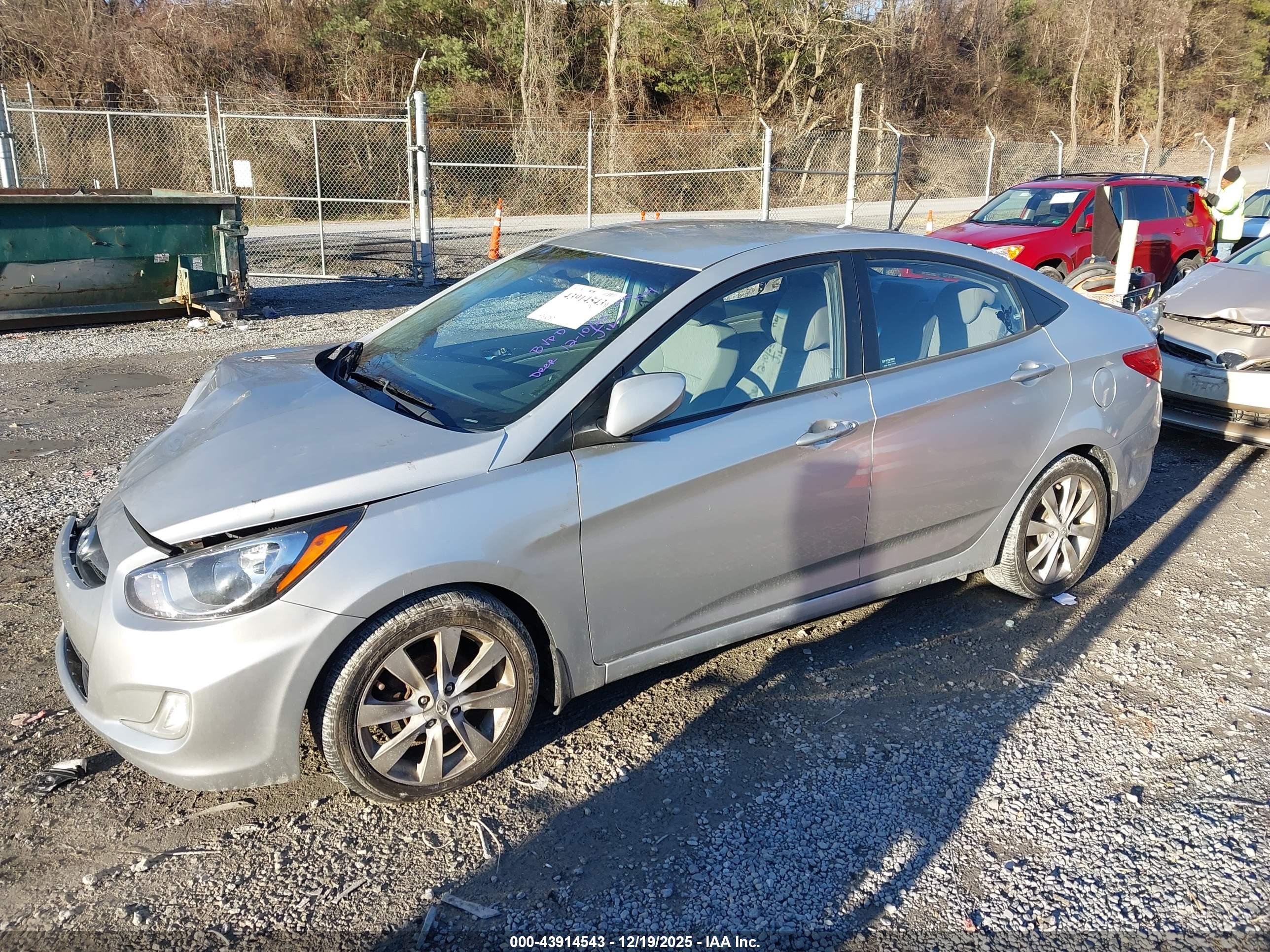 HYUNDAI ACCENT image 2