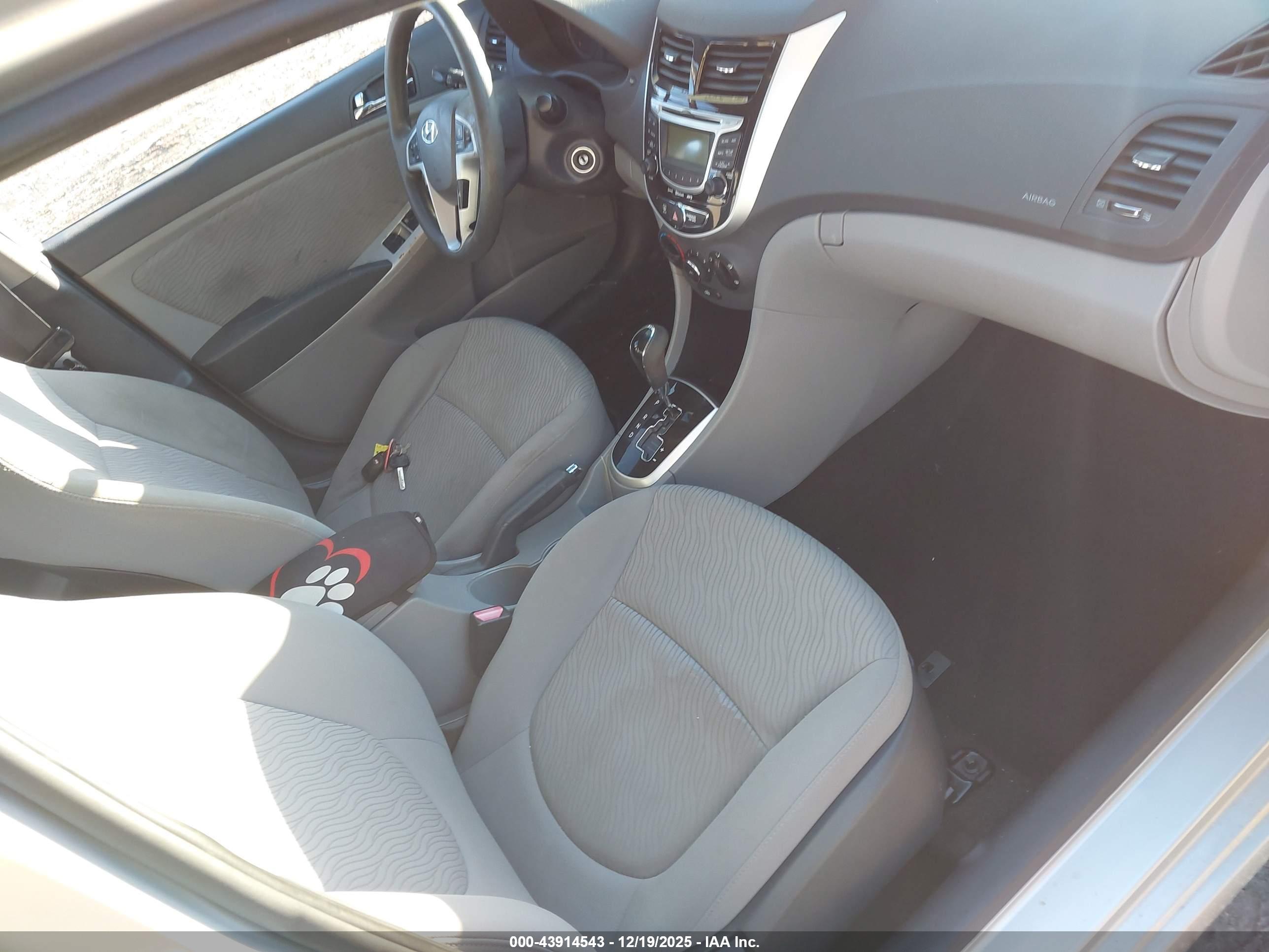 HYUNDAI ACCENT image 5