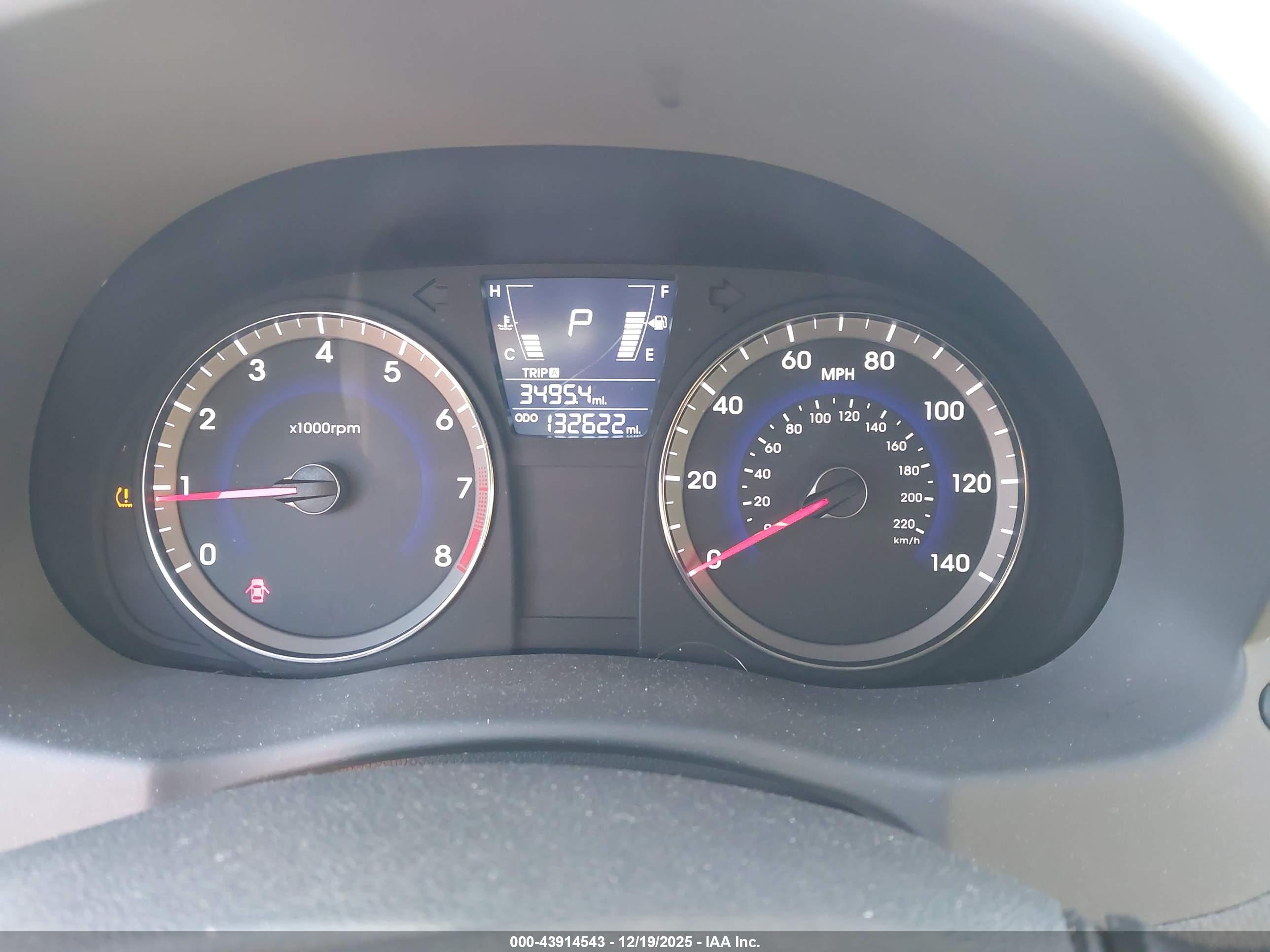 HYUNDAI ACCENT image 7