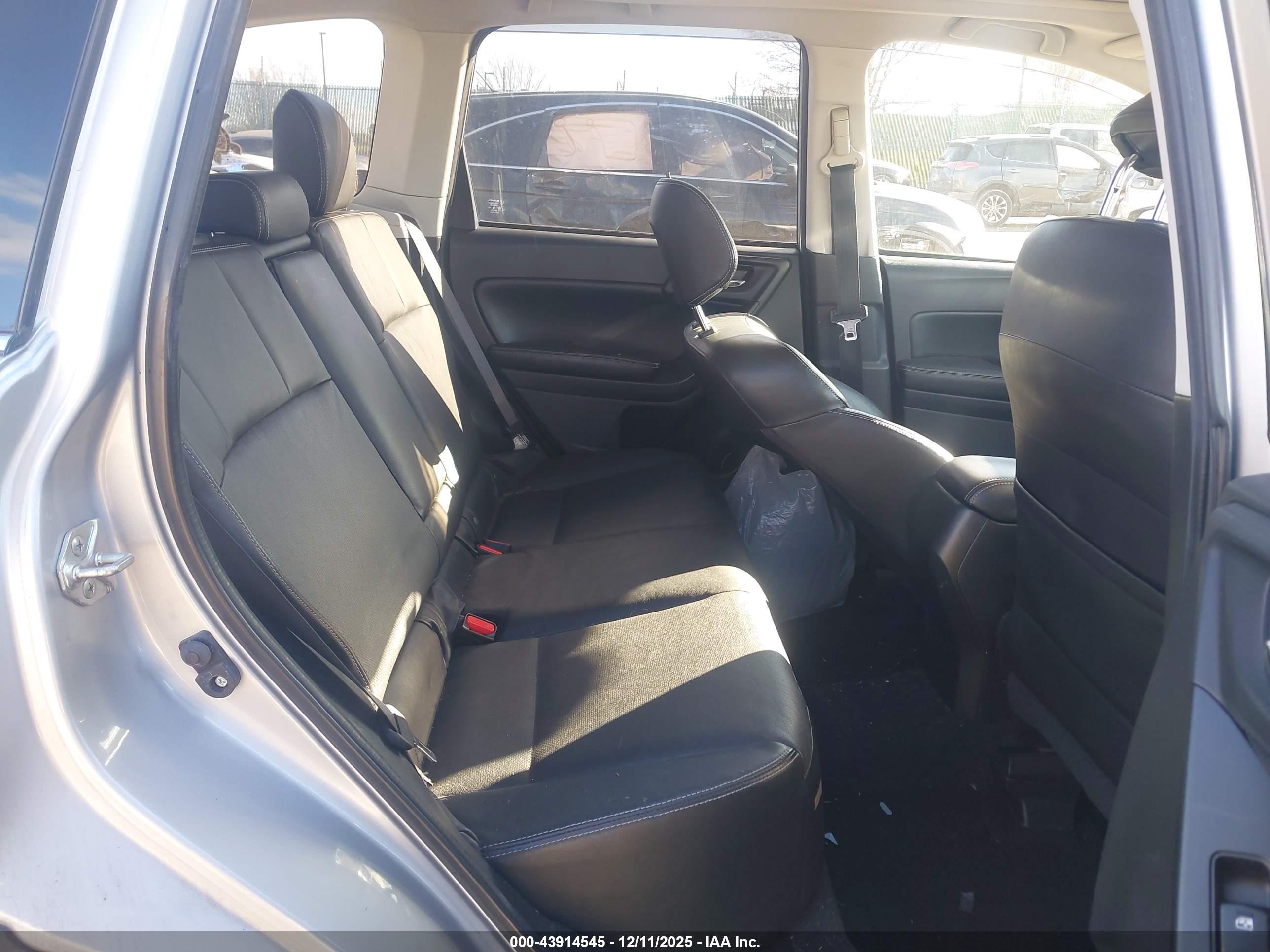 SUBARU FORESTER image 8