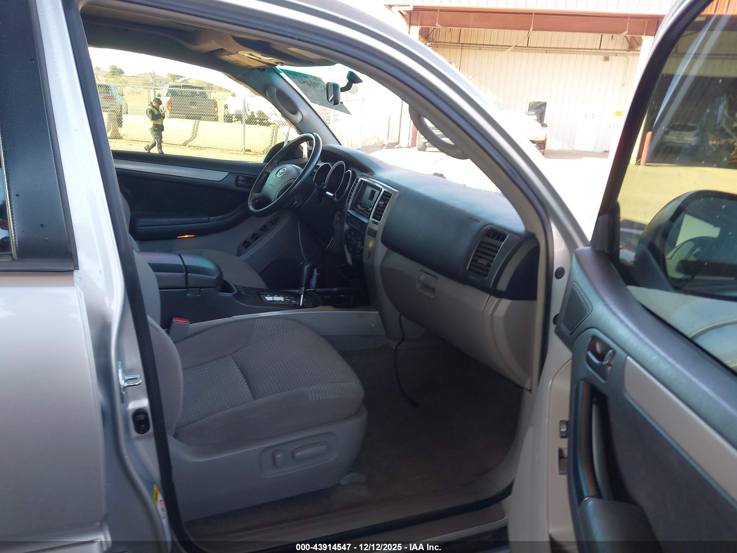 TOYOTA 4RUNNER image 5