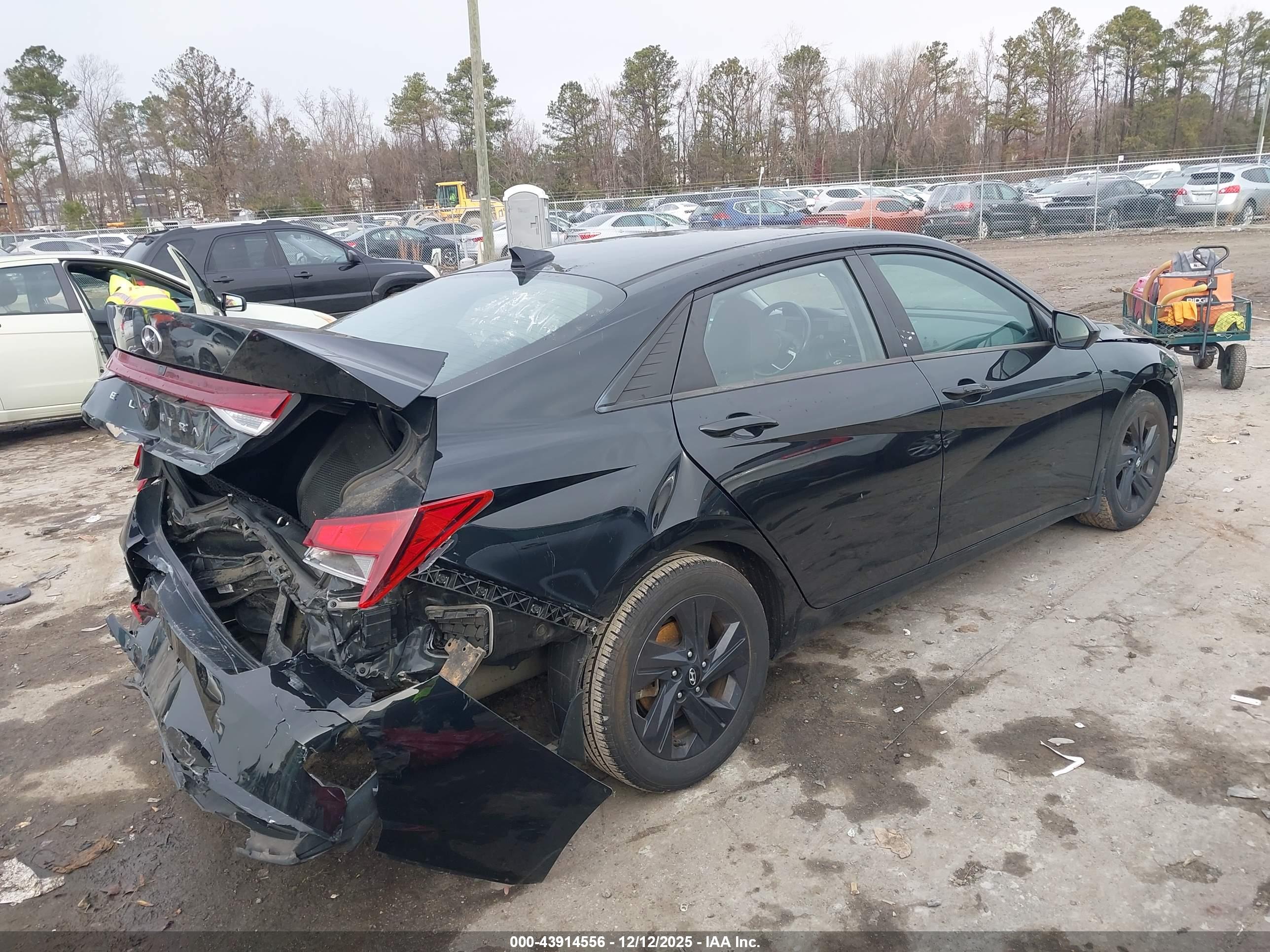 HYUNDAI ELANTRA image 4