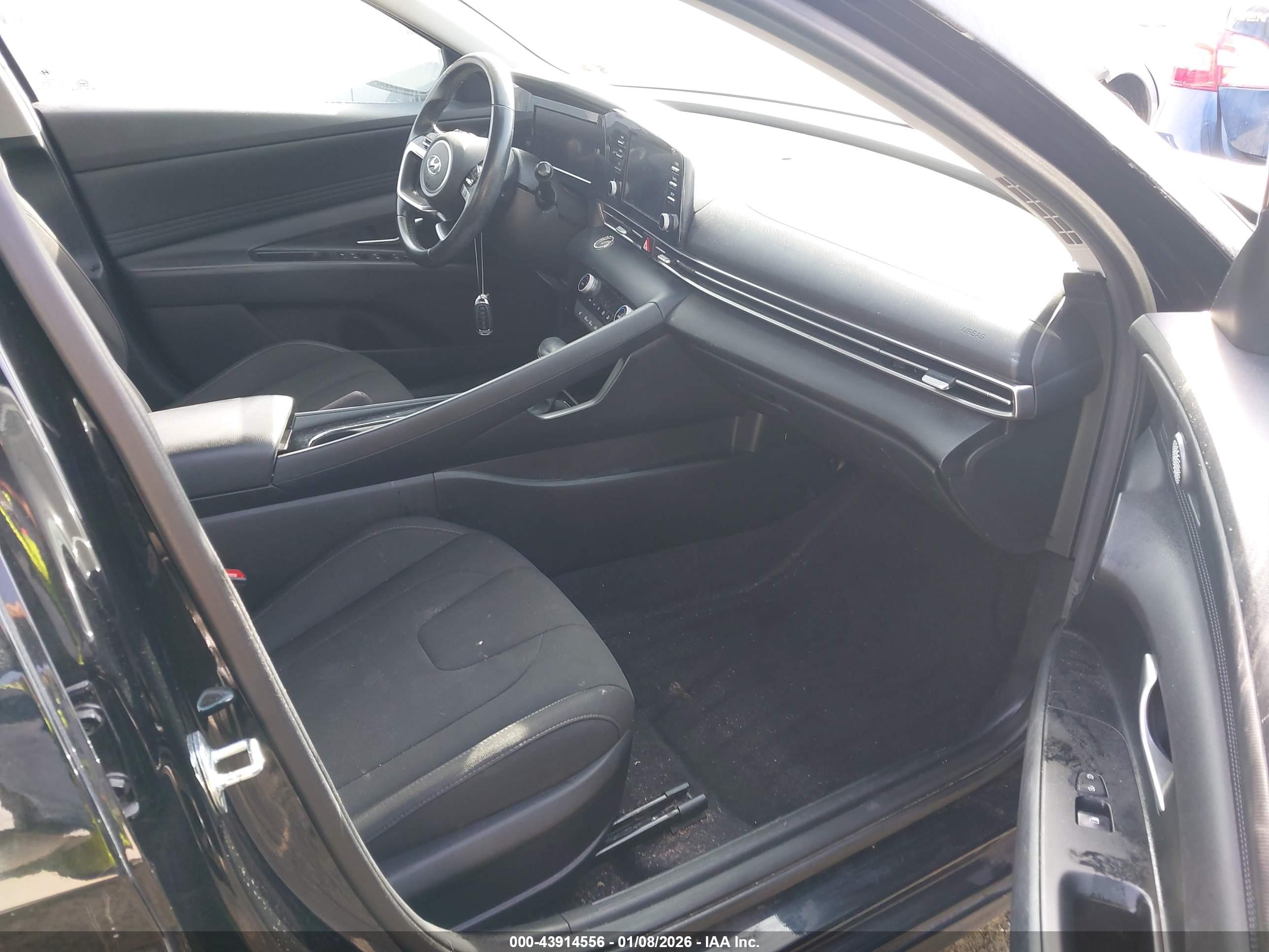 HYUNDAI ELANTRA image 5