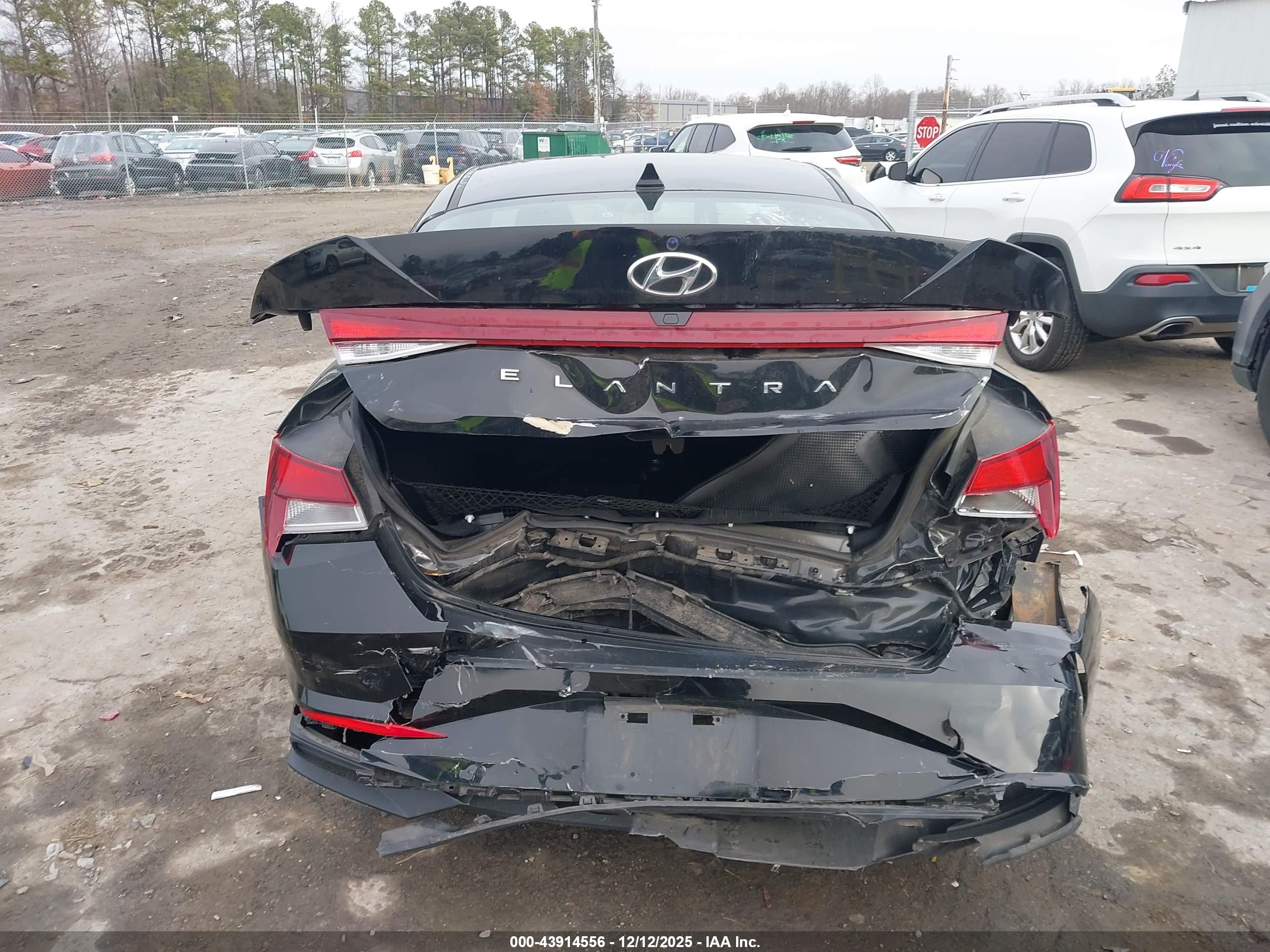 HYUNDAI ELANTRA image 6