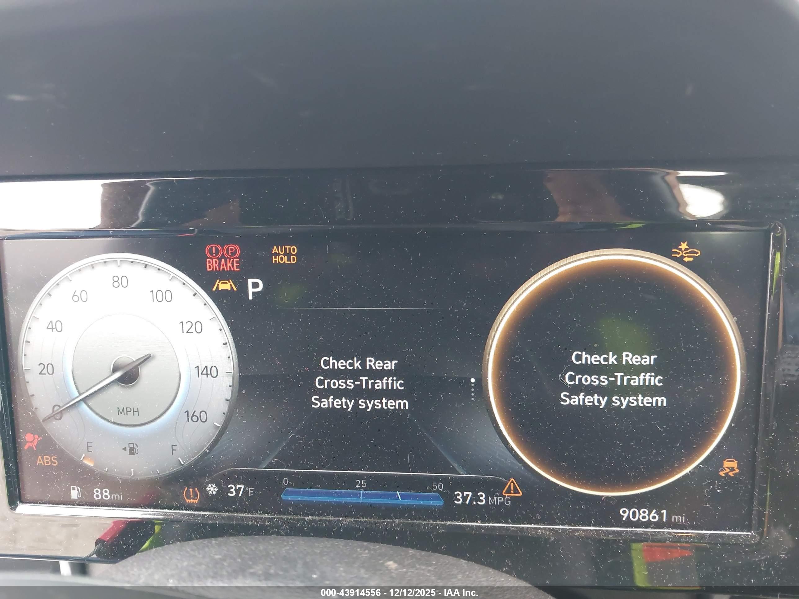 HYUNDAI ELANTRA image 7