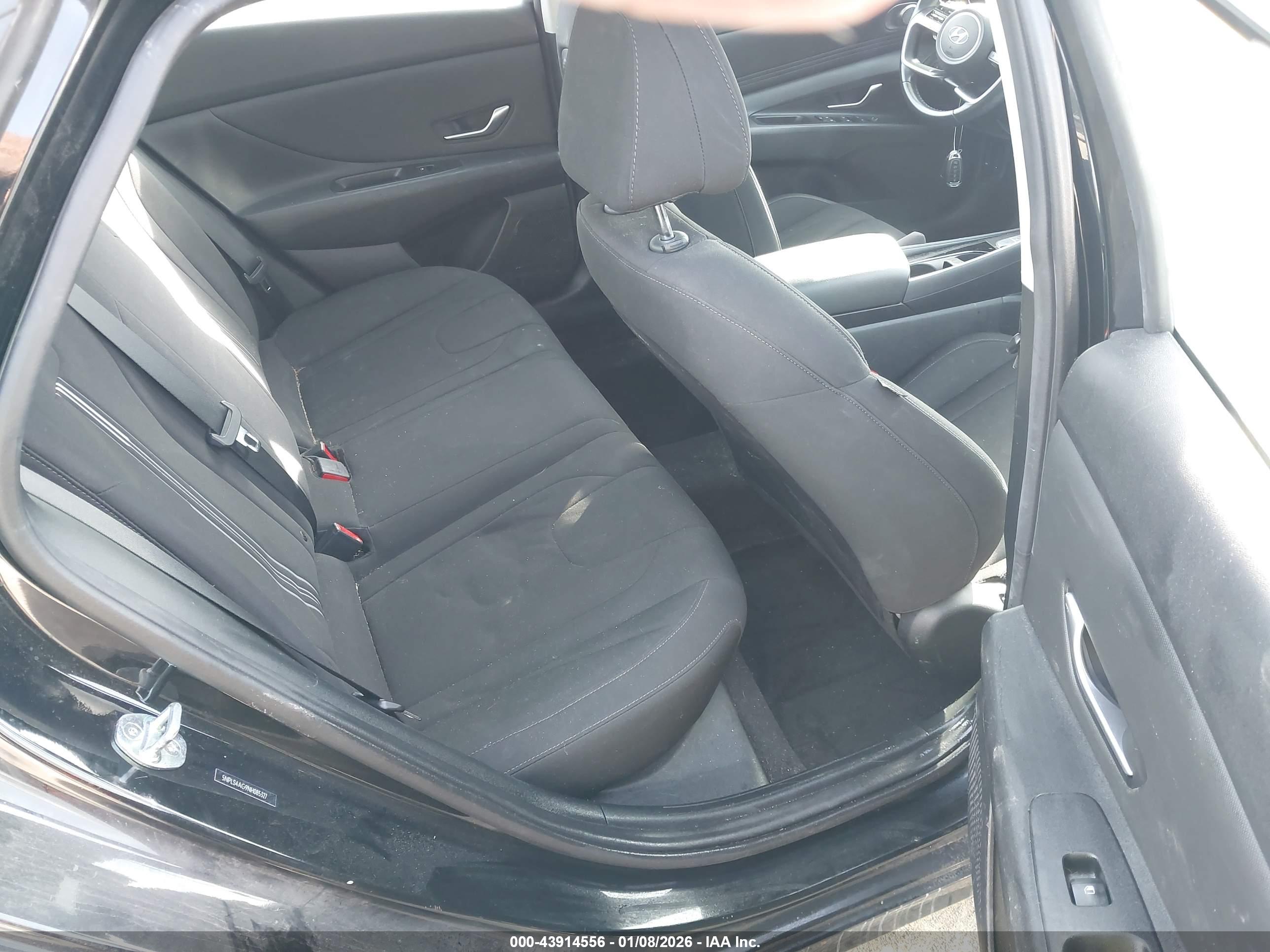 HYUNDAI ELANTRA image 8