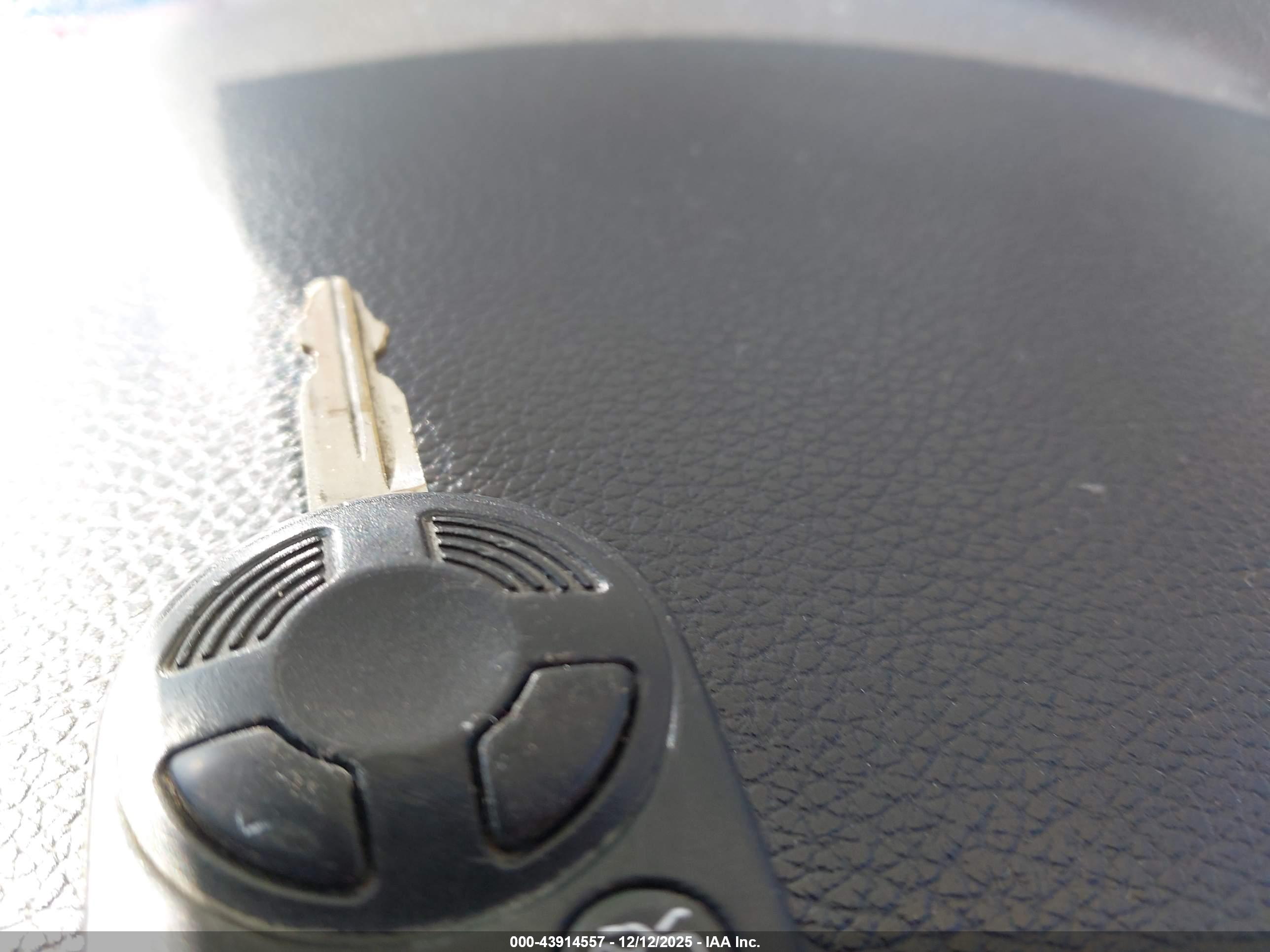 FORD FUSION image 11