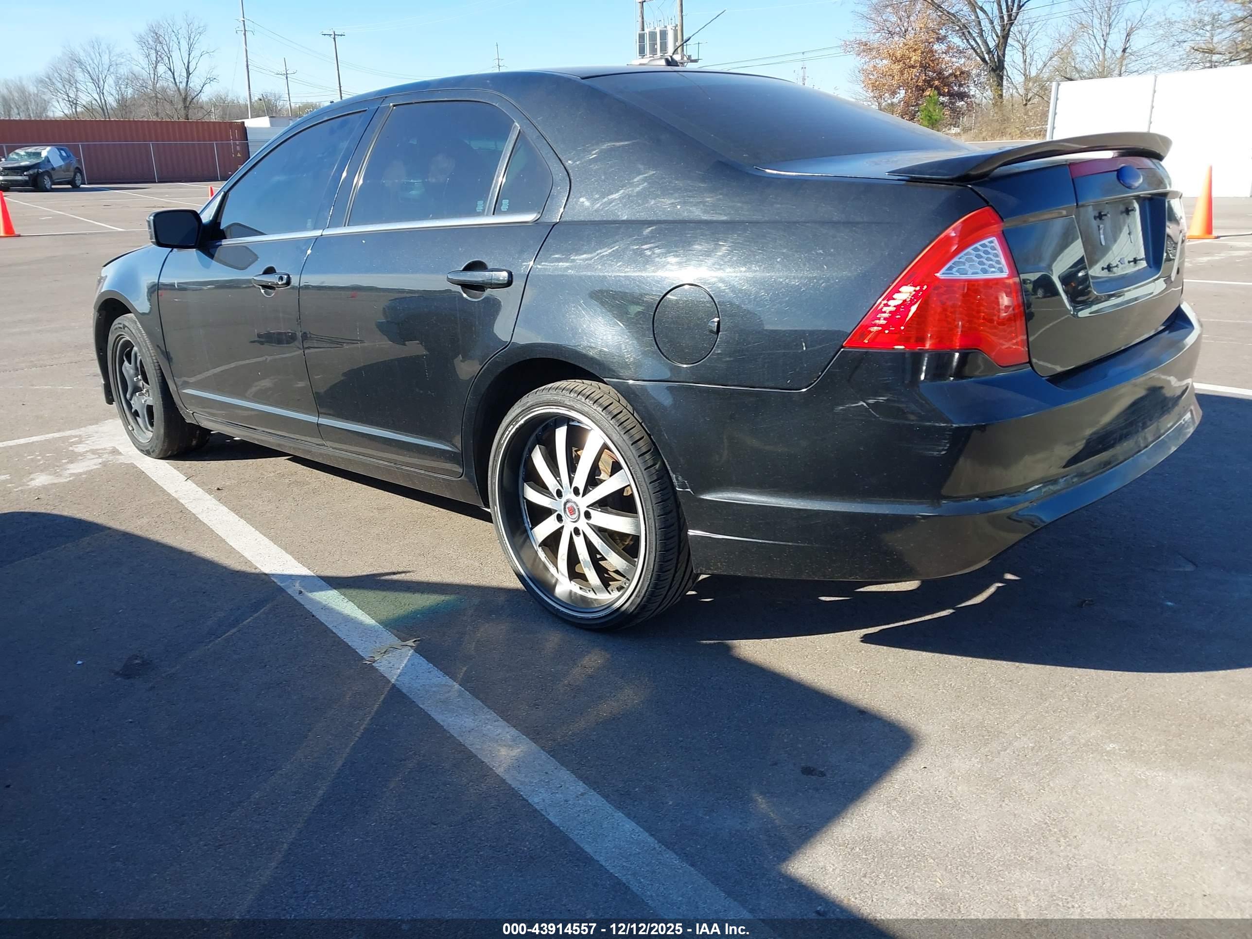 FORD FUSION image 3