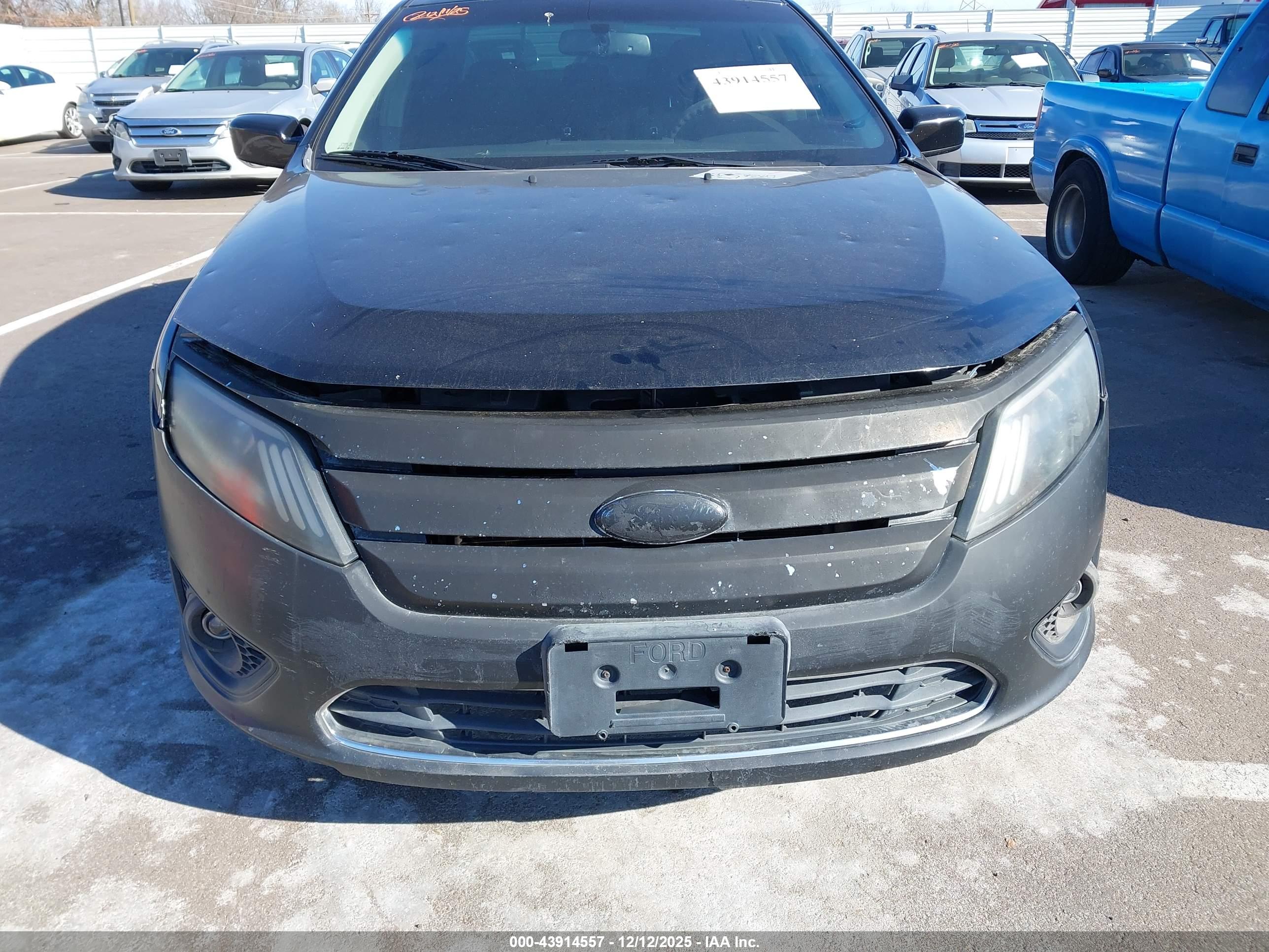 FORD FUSION image 6