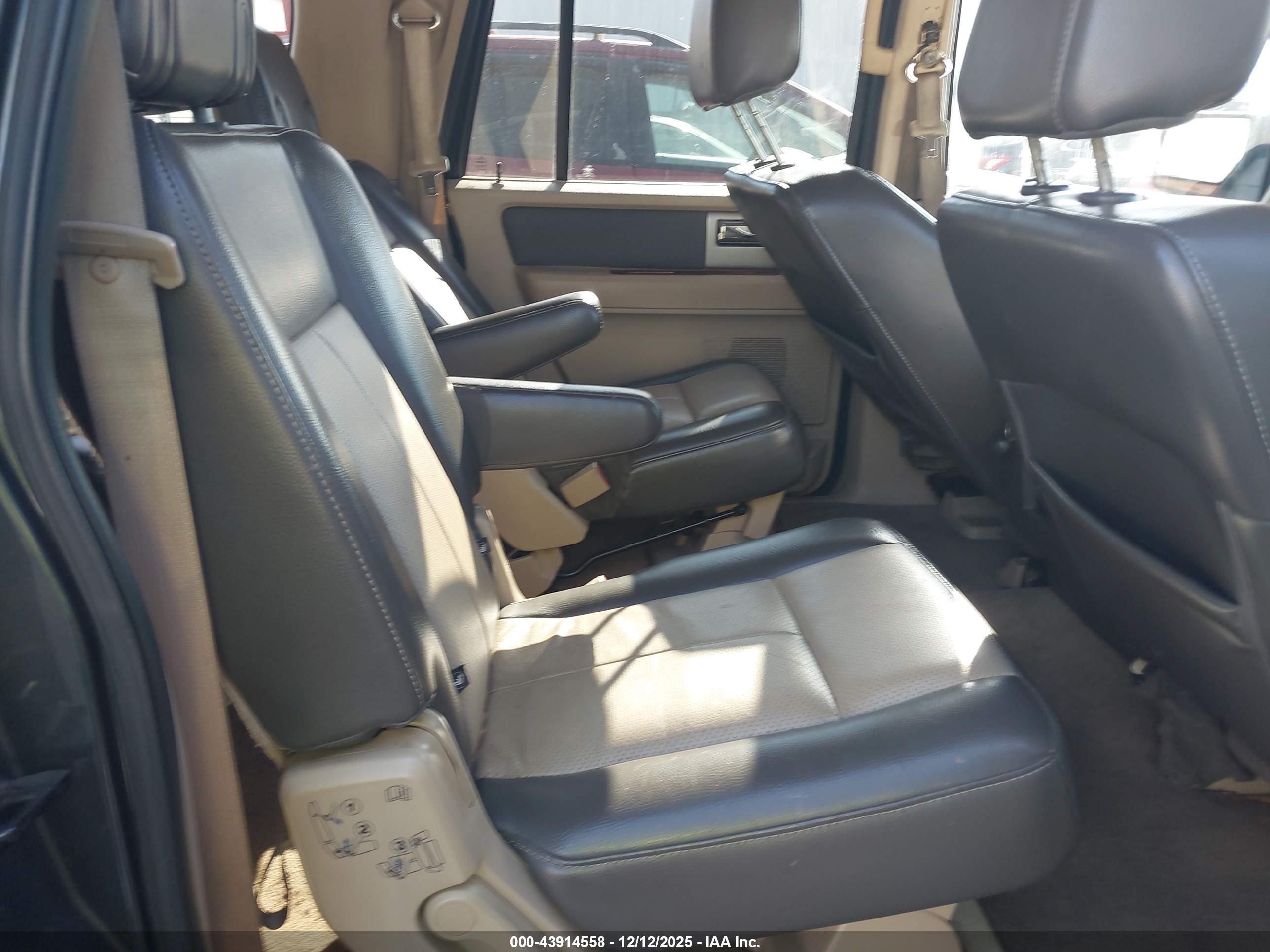 FORD EXPEDITION image 8