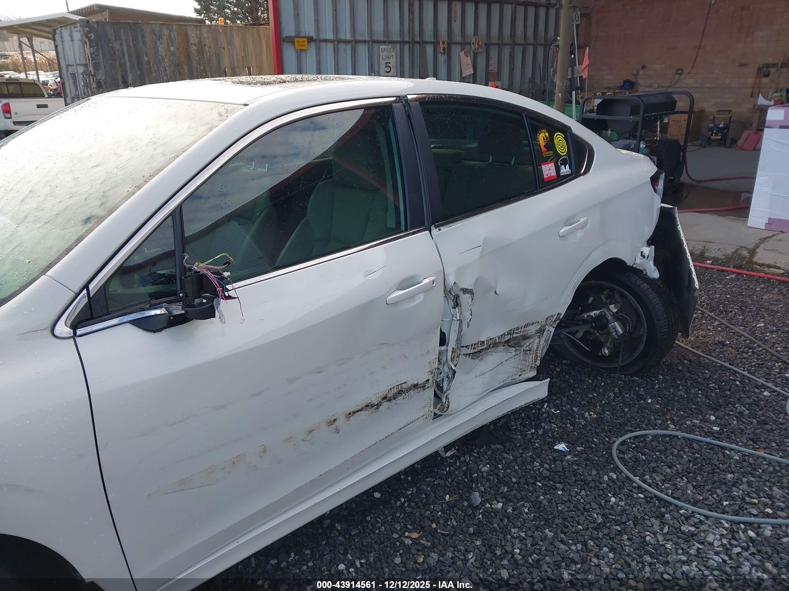 SUBARU LEGACY image 6