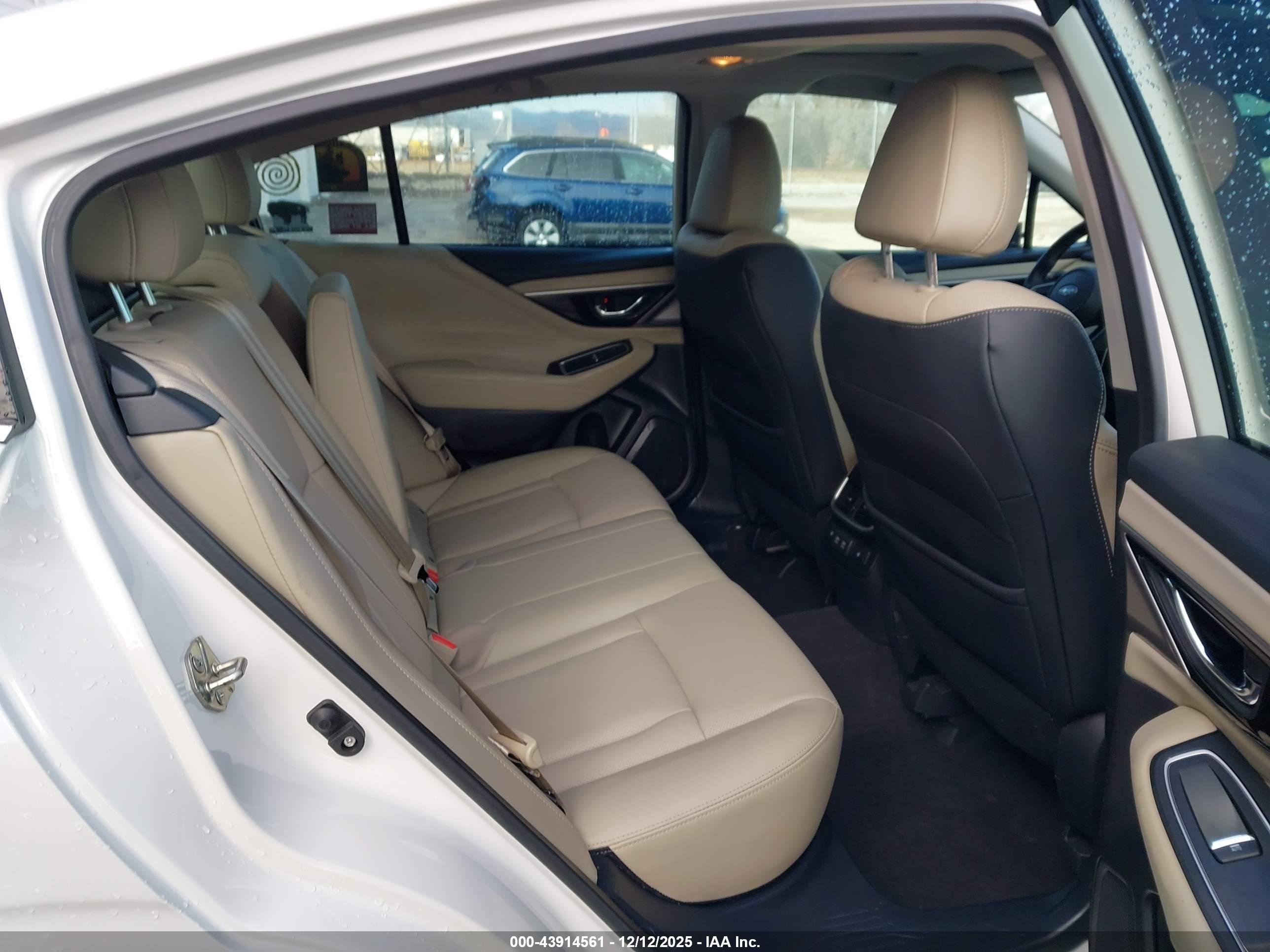 SUBARU LEGACY image 8