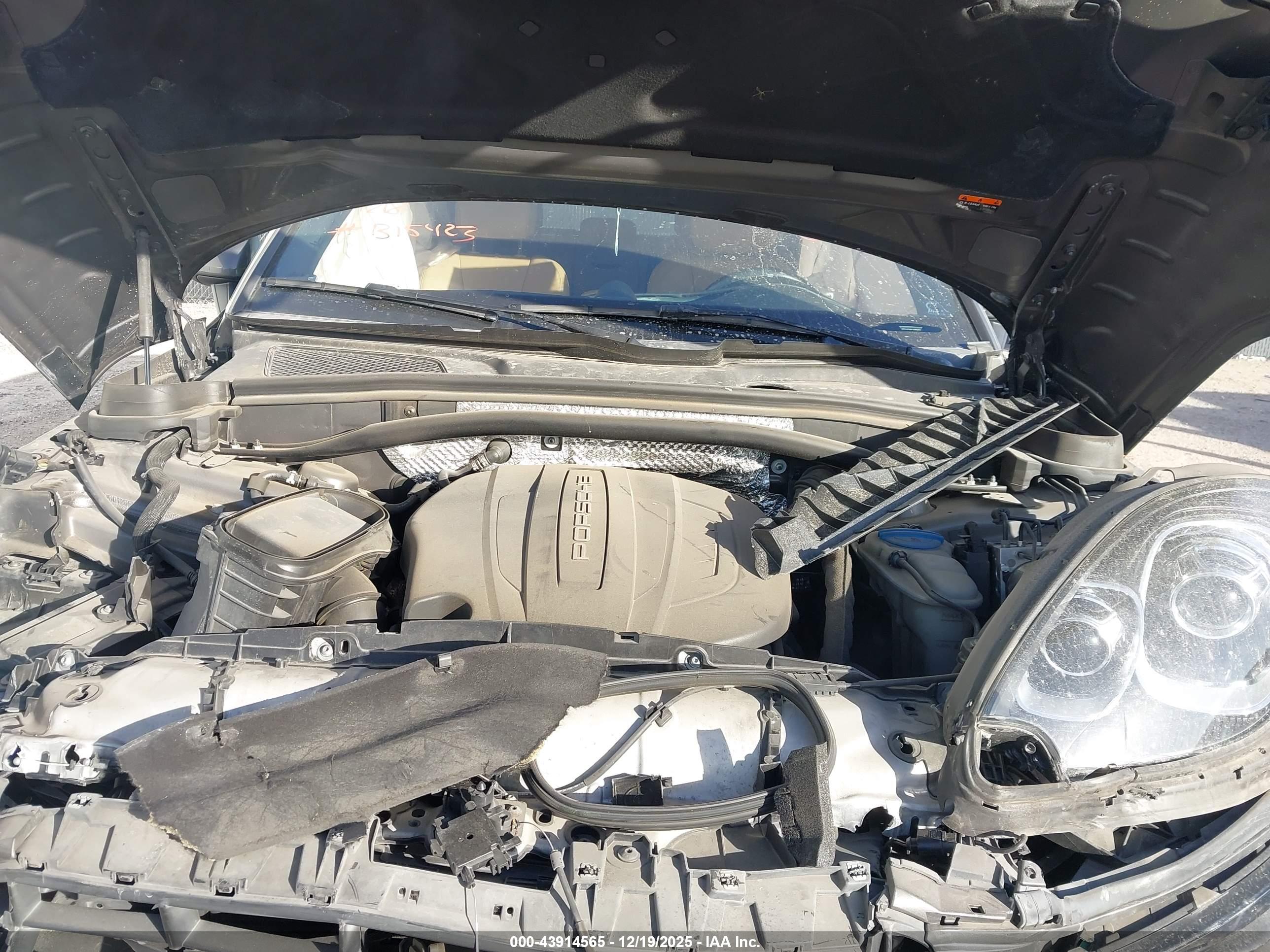 PORSCHE MACAN image 10
