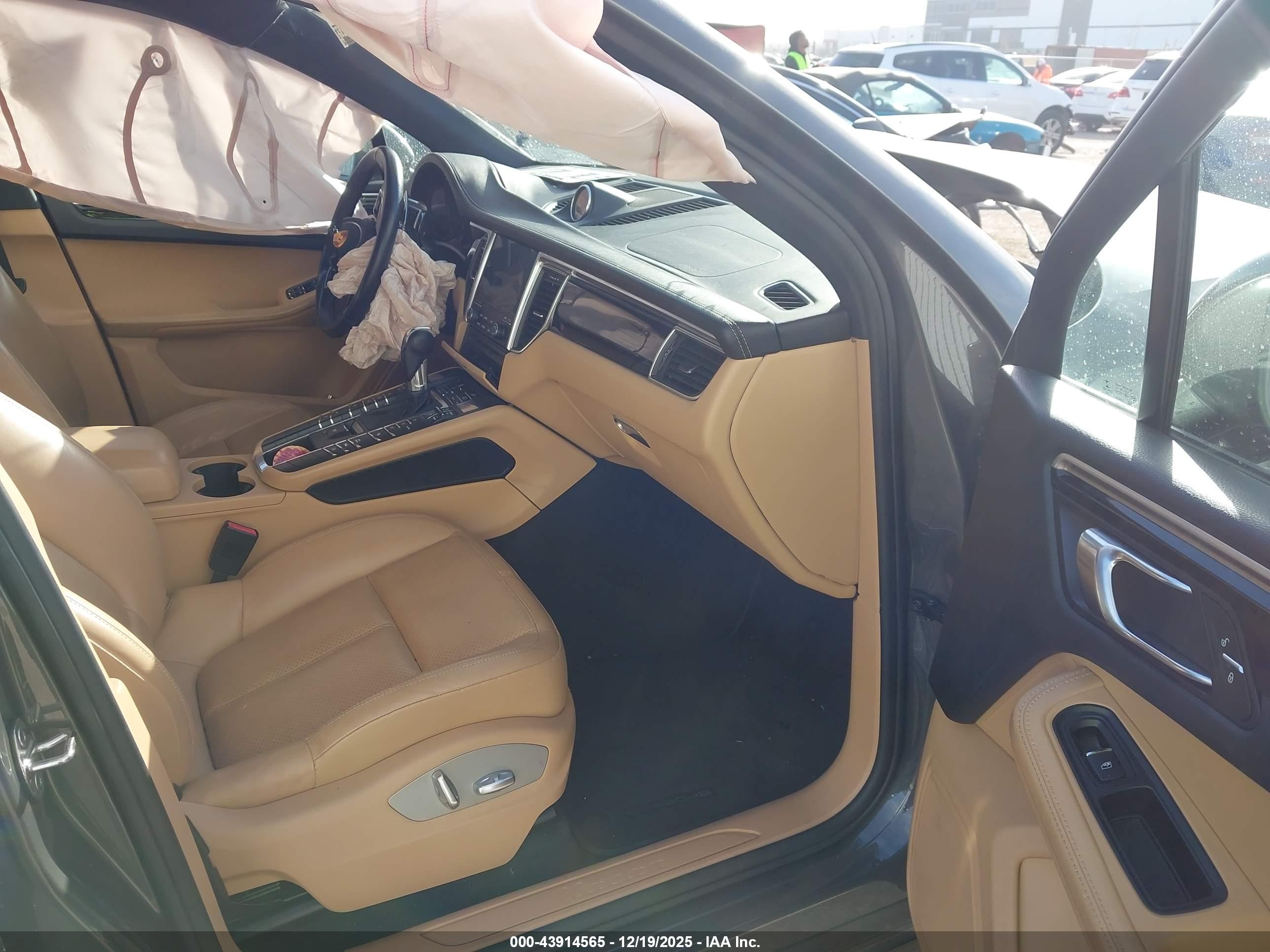 PORSCHE MACAN image 5