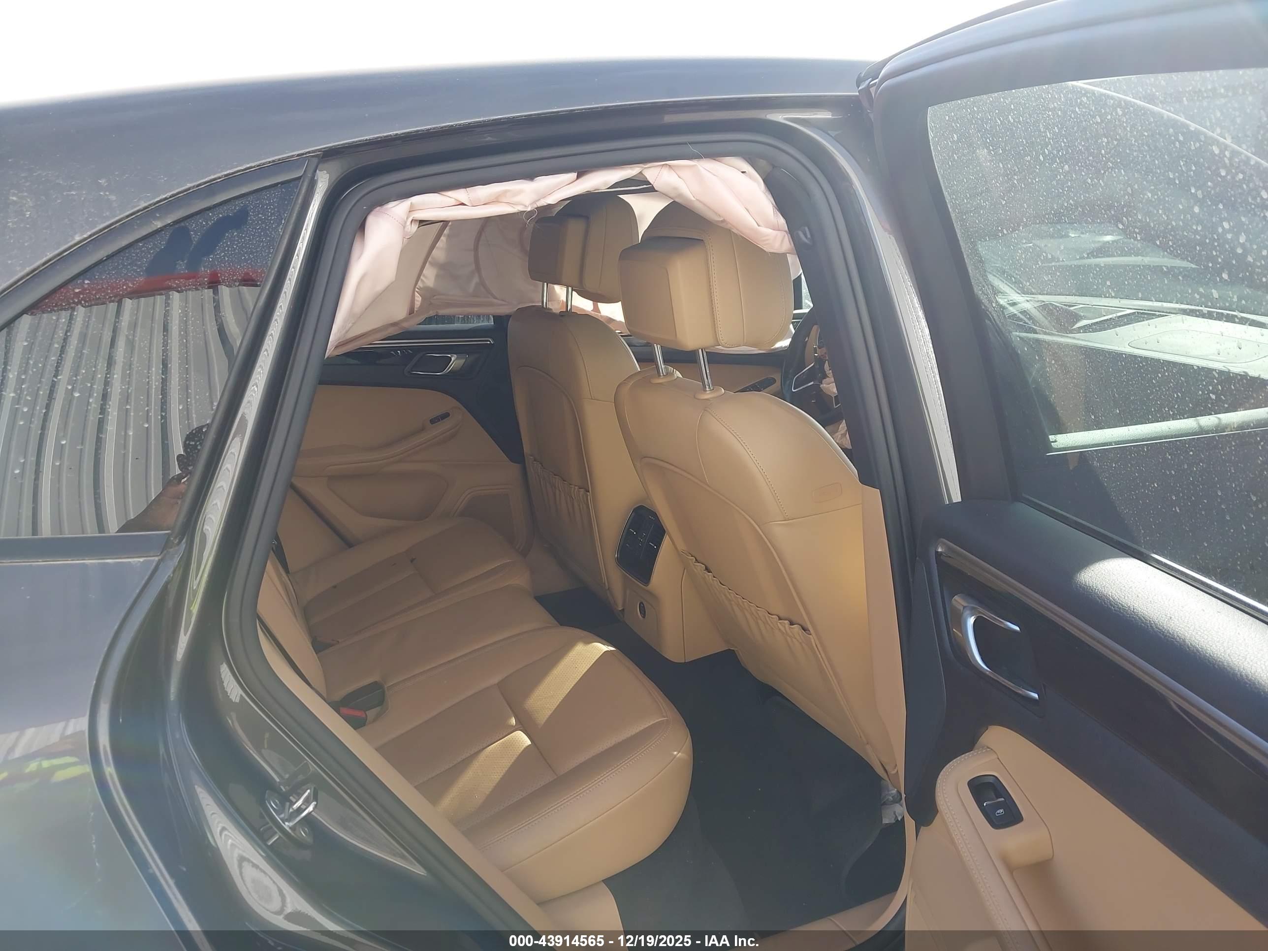 PORSCHE MACAN image 8