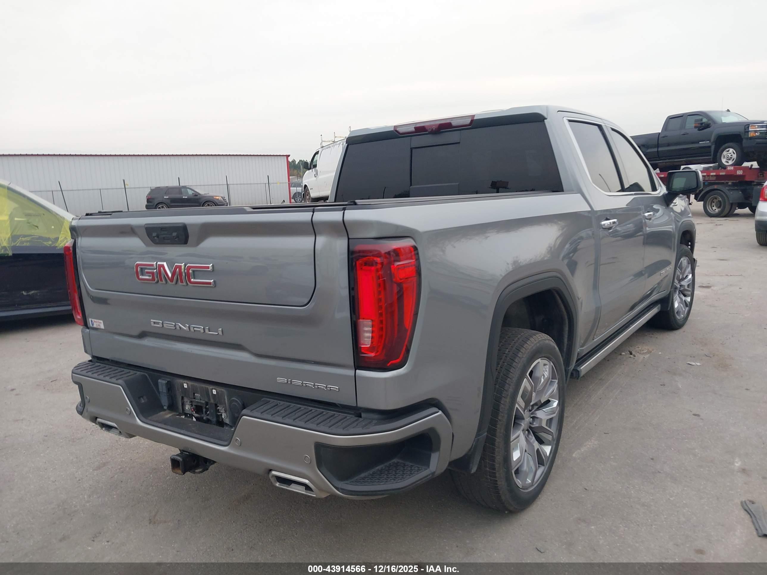 GMC SIERRA image 4