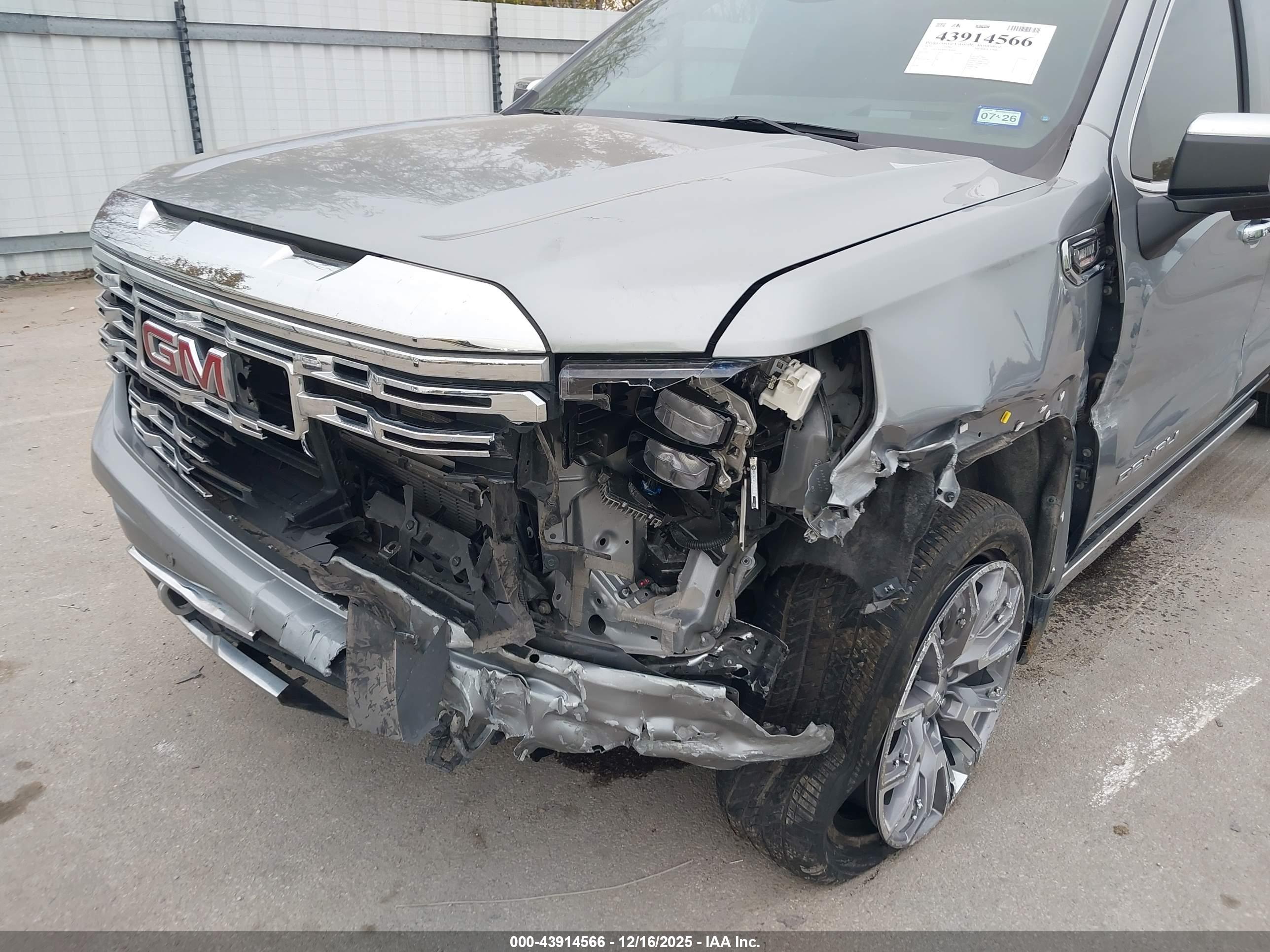 GMC SIERRA image 6