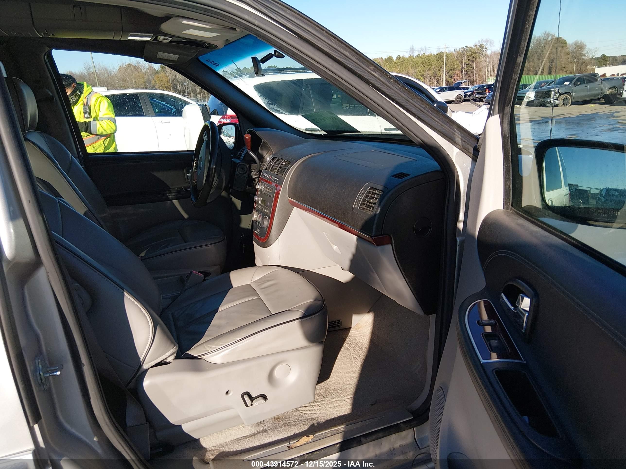 BUICK TERRAZA image 5