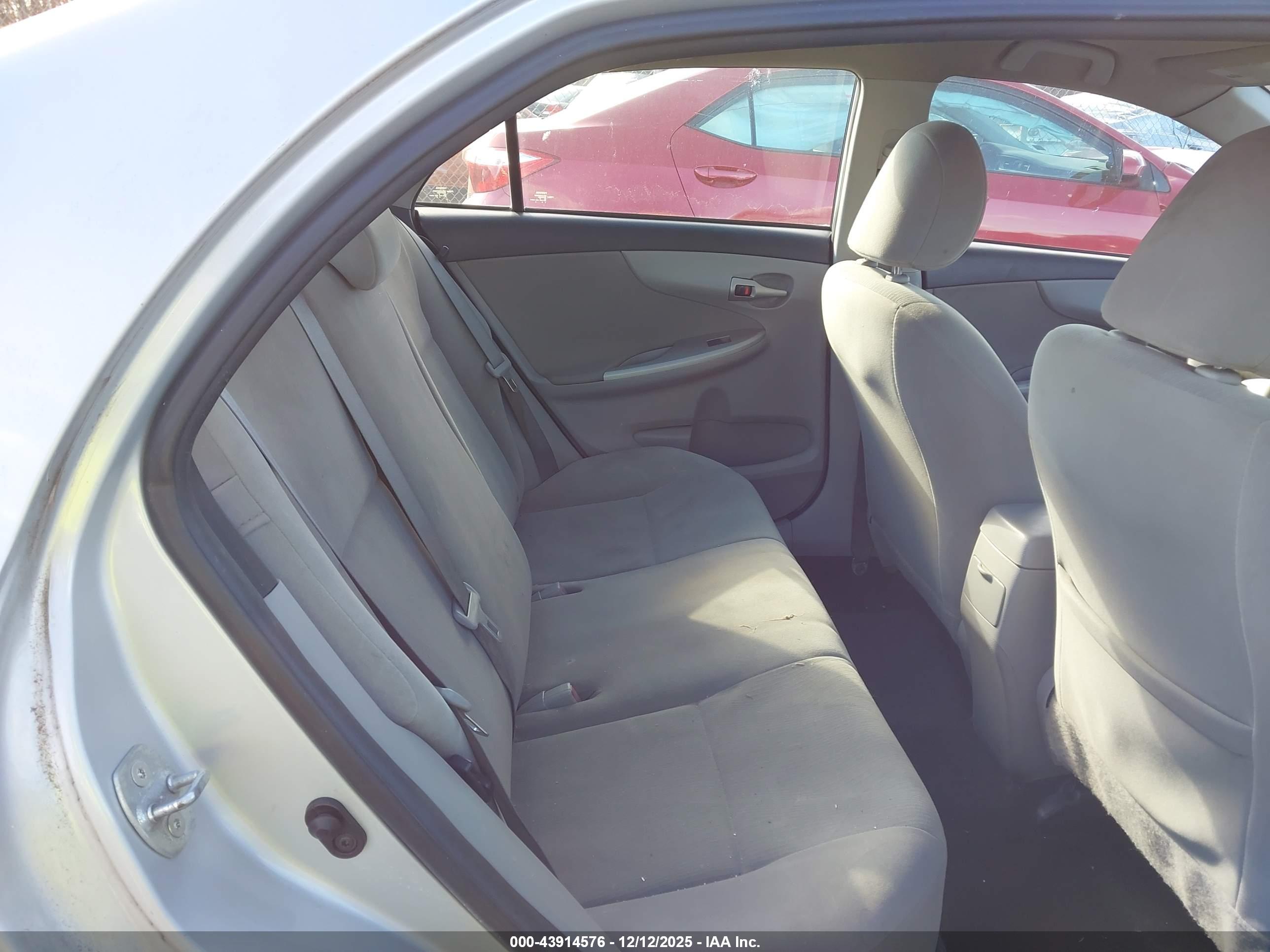 TOYOTA COROLLA image 8