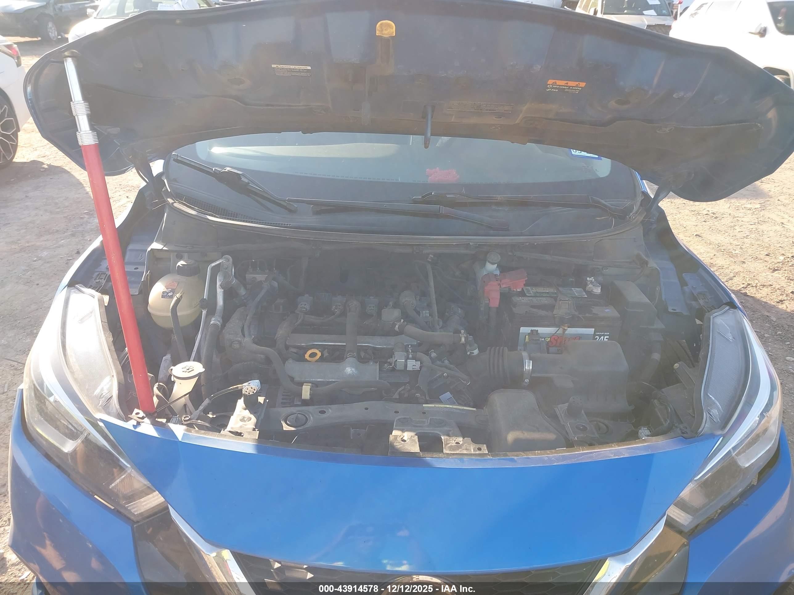 NISSAN VERSA image 10