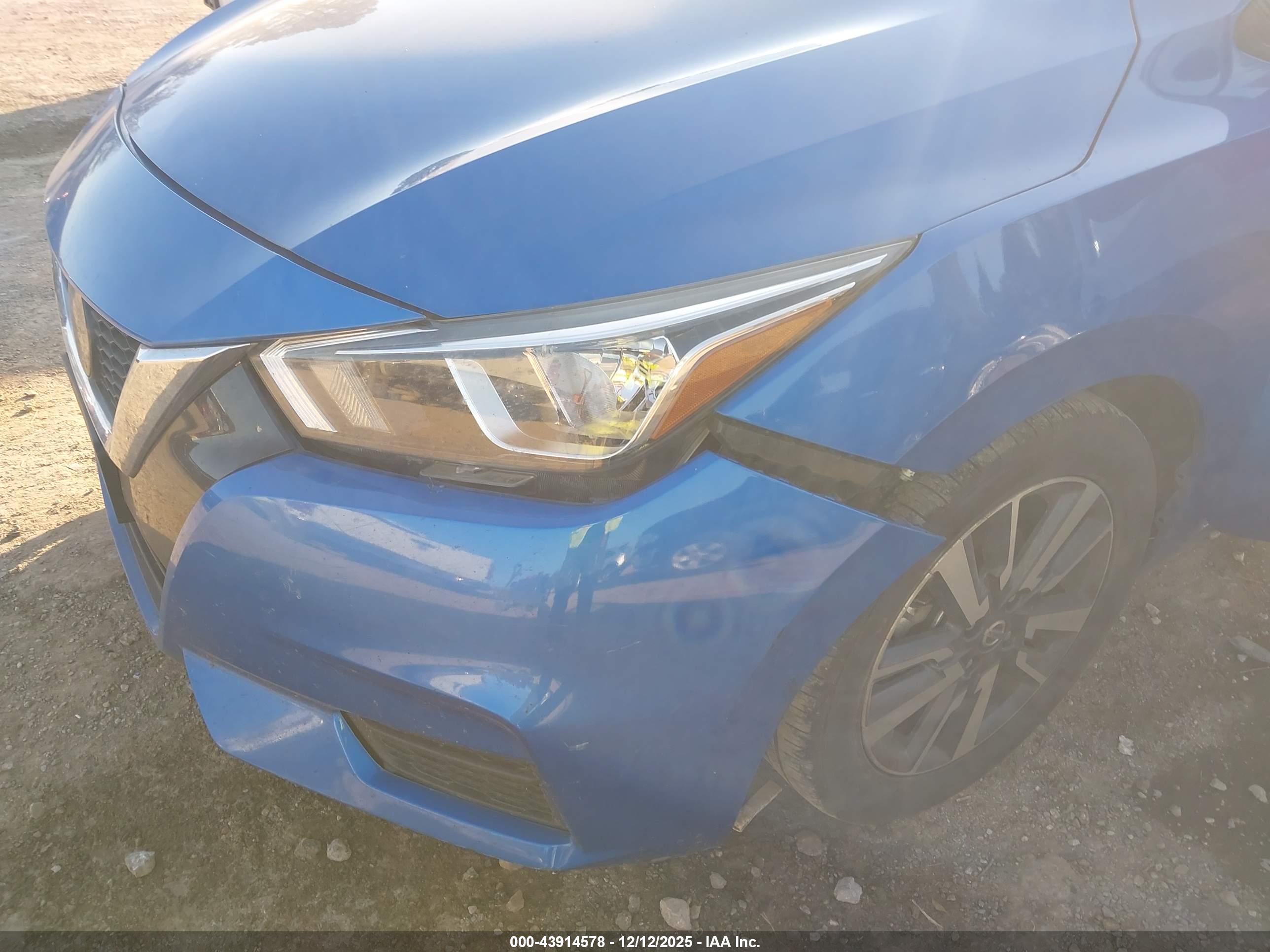 NISSAN VERSA image 6
