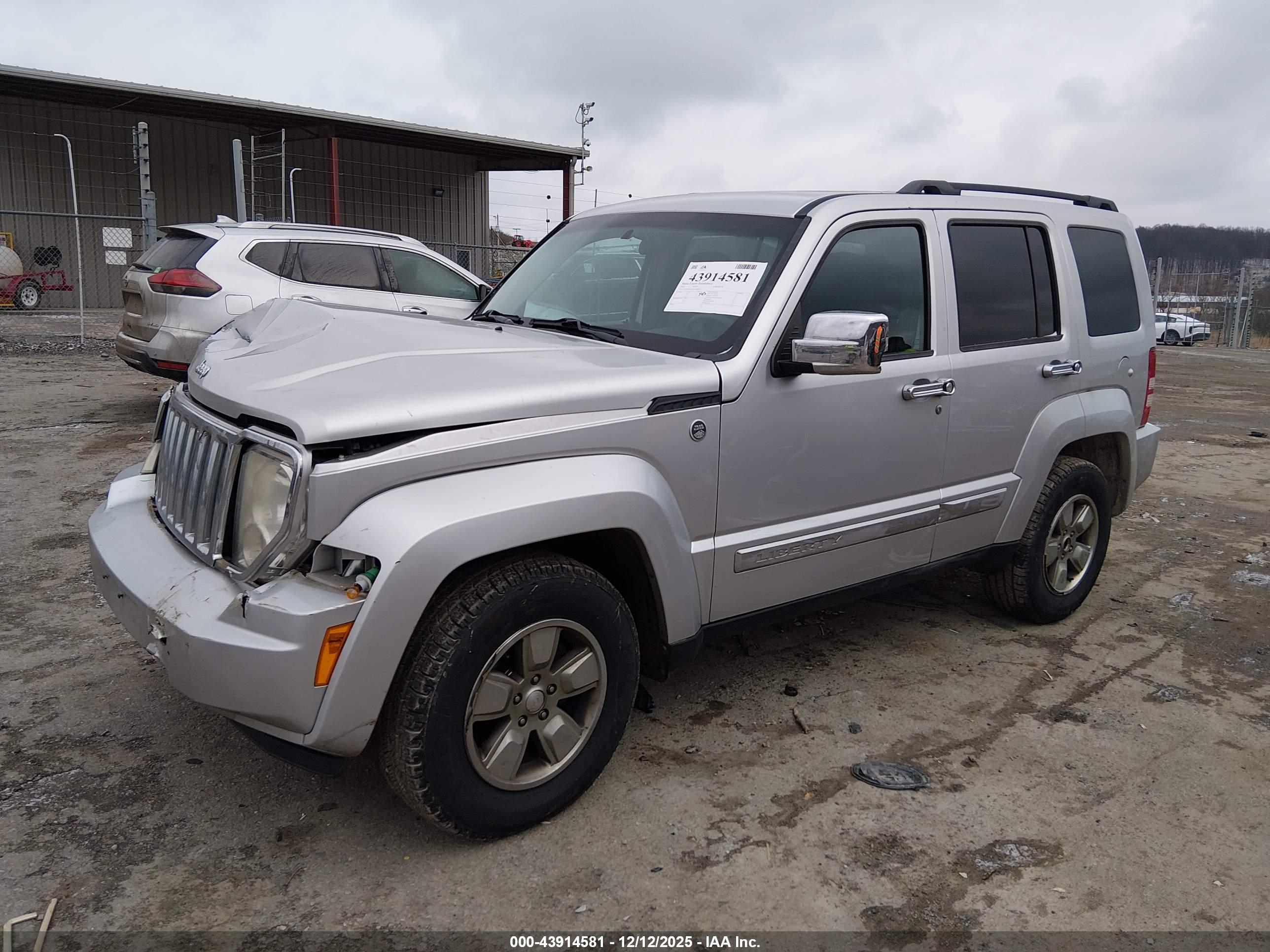 JEEP LIBERTY image 2