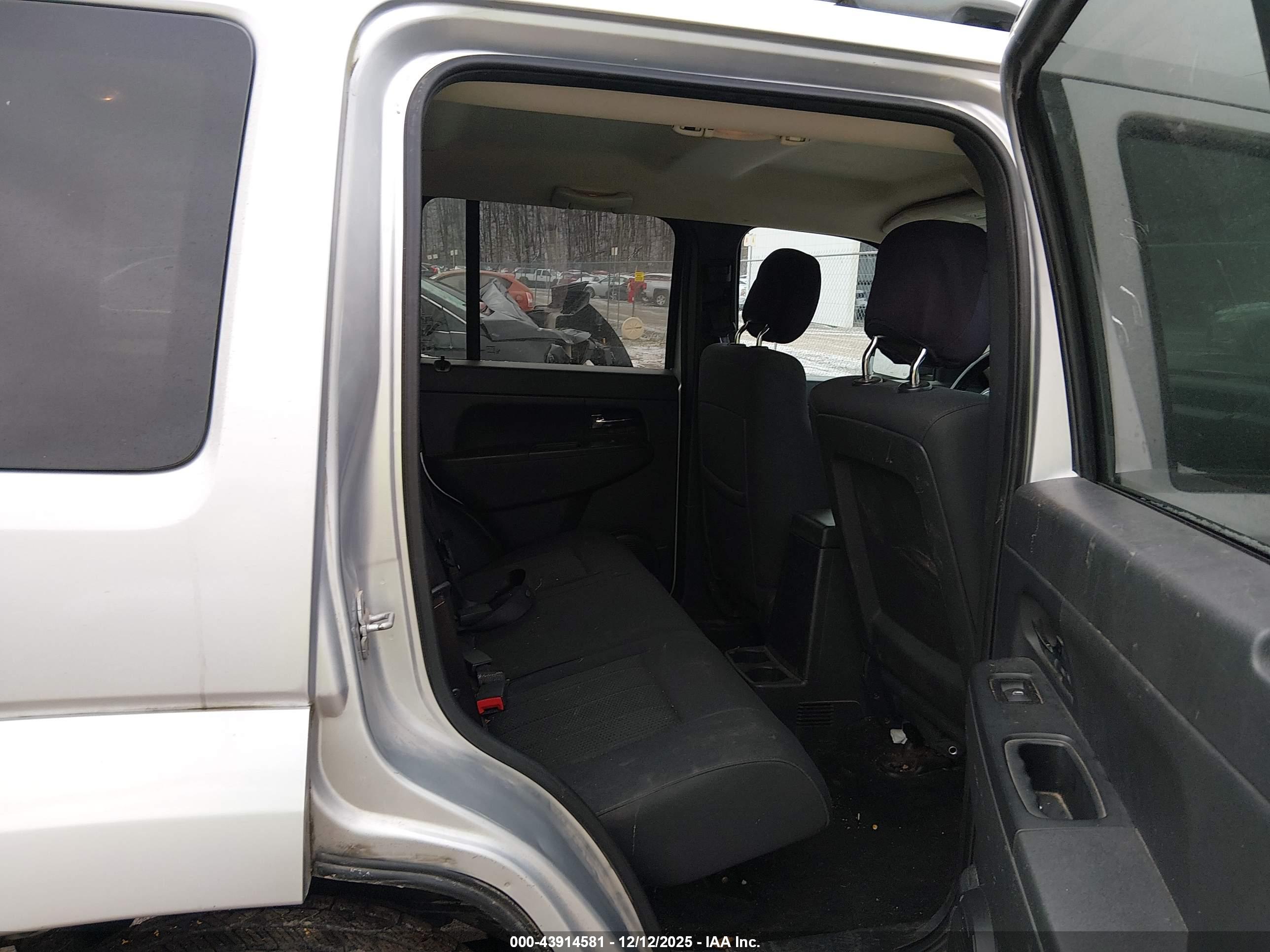 JEEP LIBERTY image 8