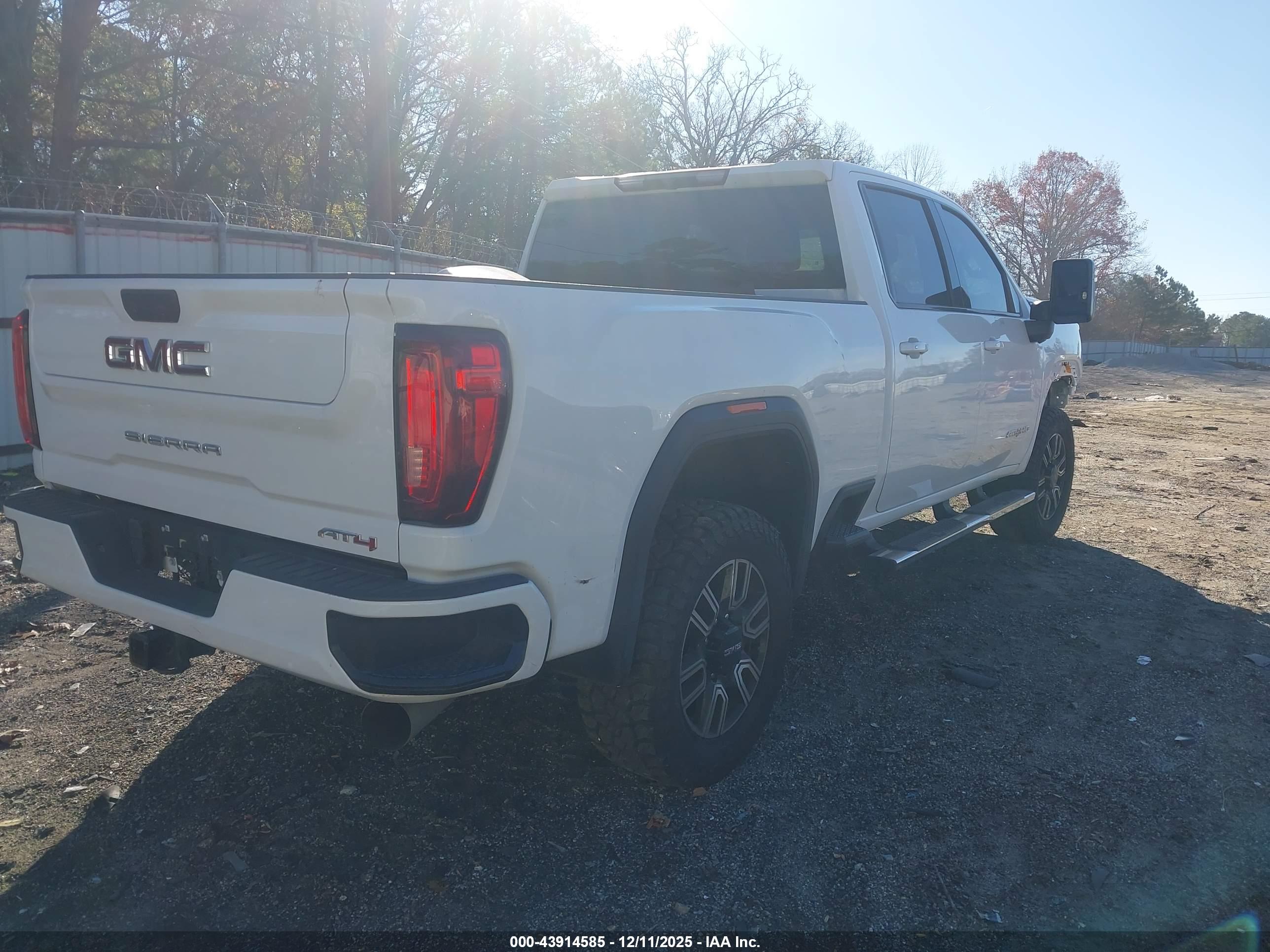 GMC SIERRA image 4
