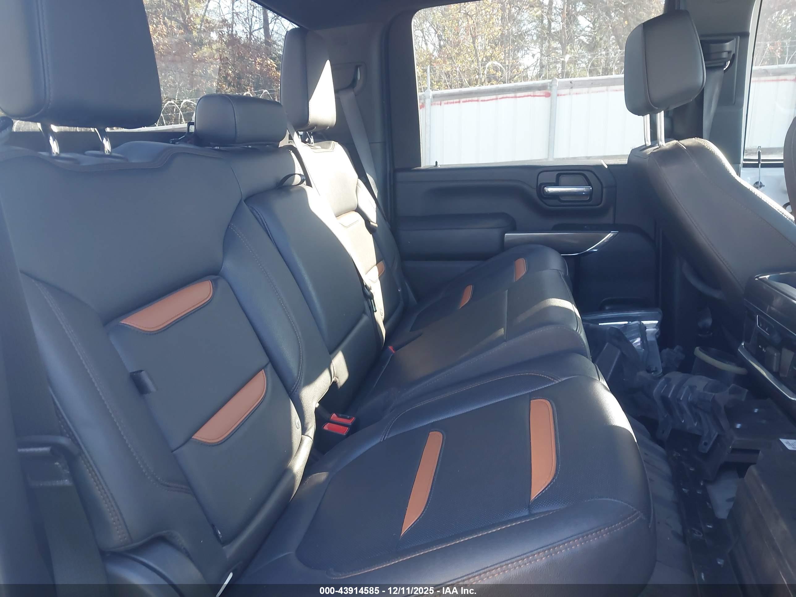 GMC SIERRA image 8