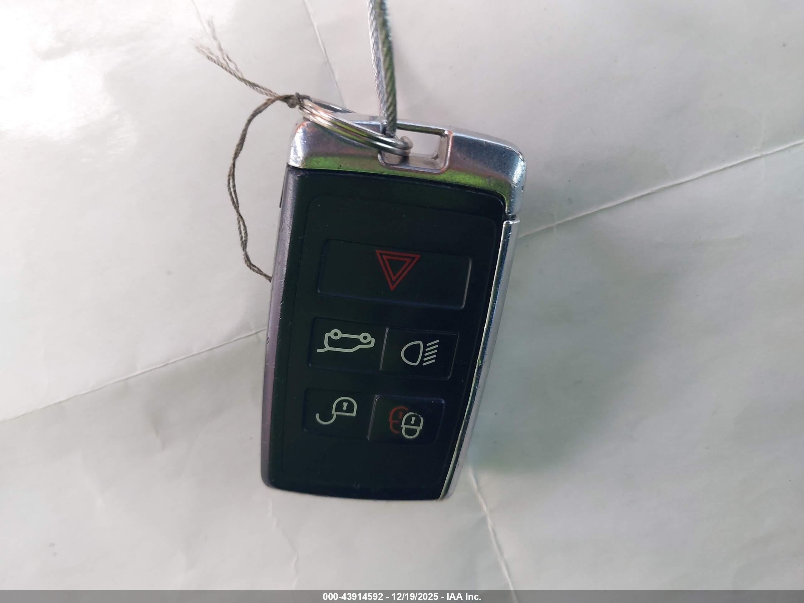 LAND ROVER image 11