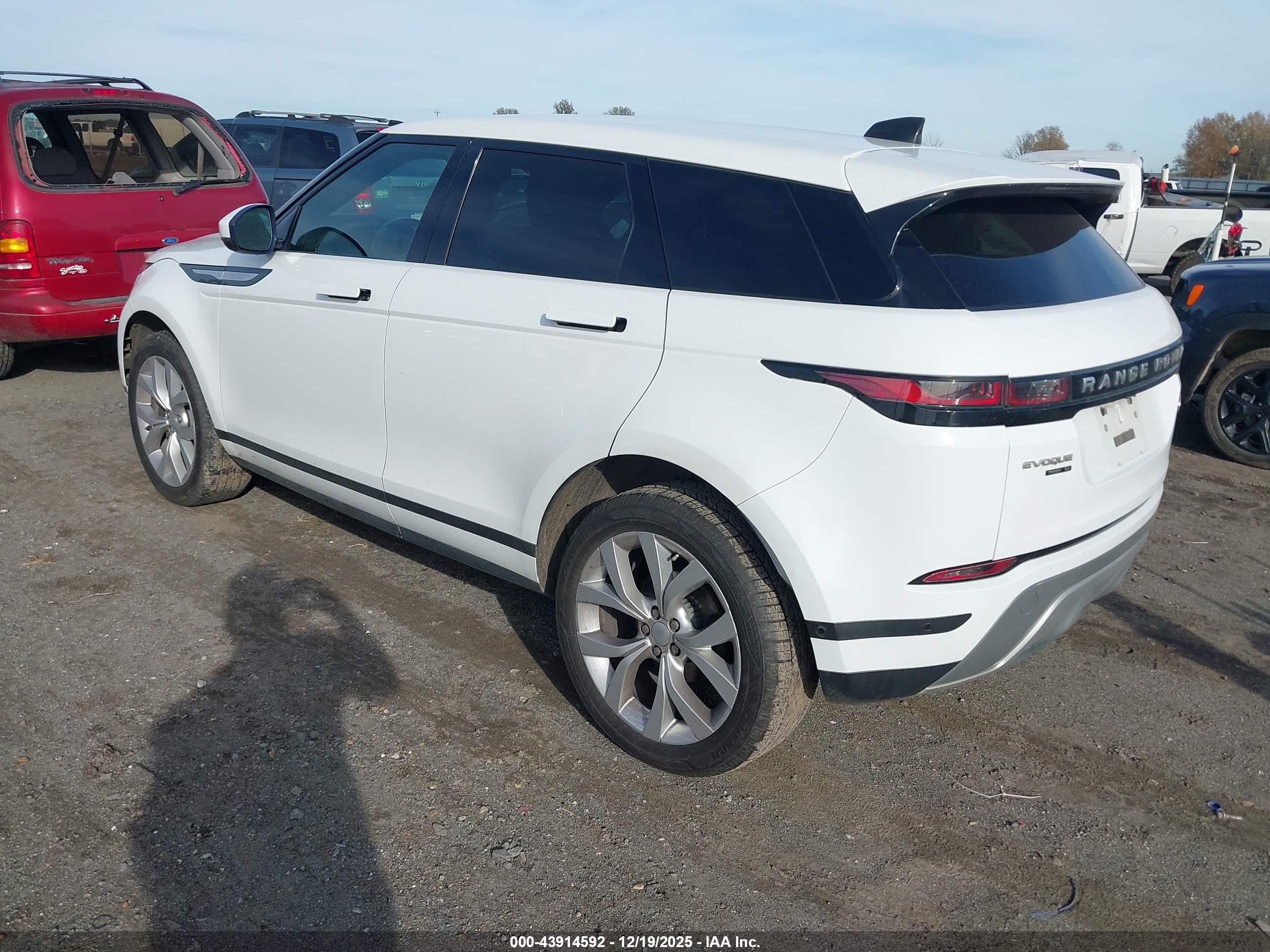 LAND ROVER image 3
