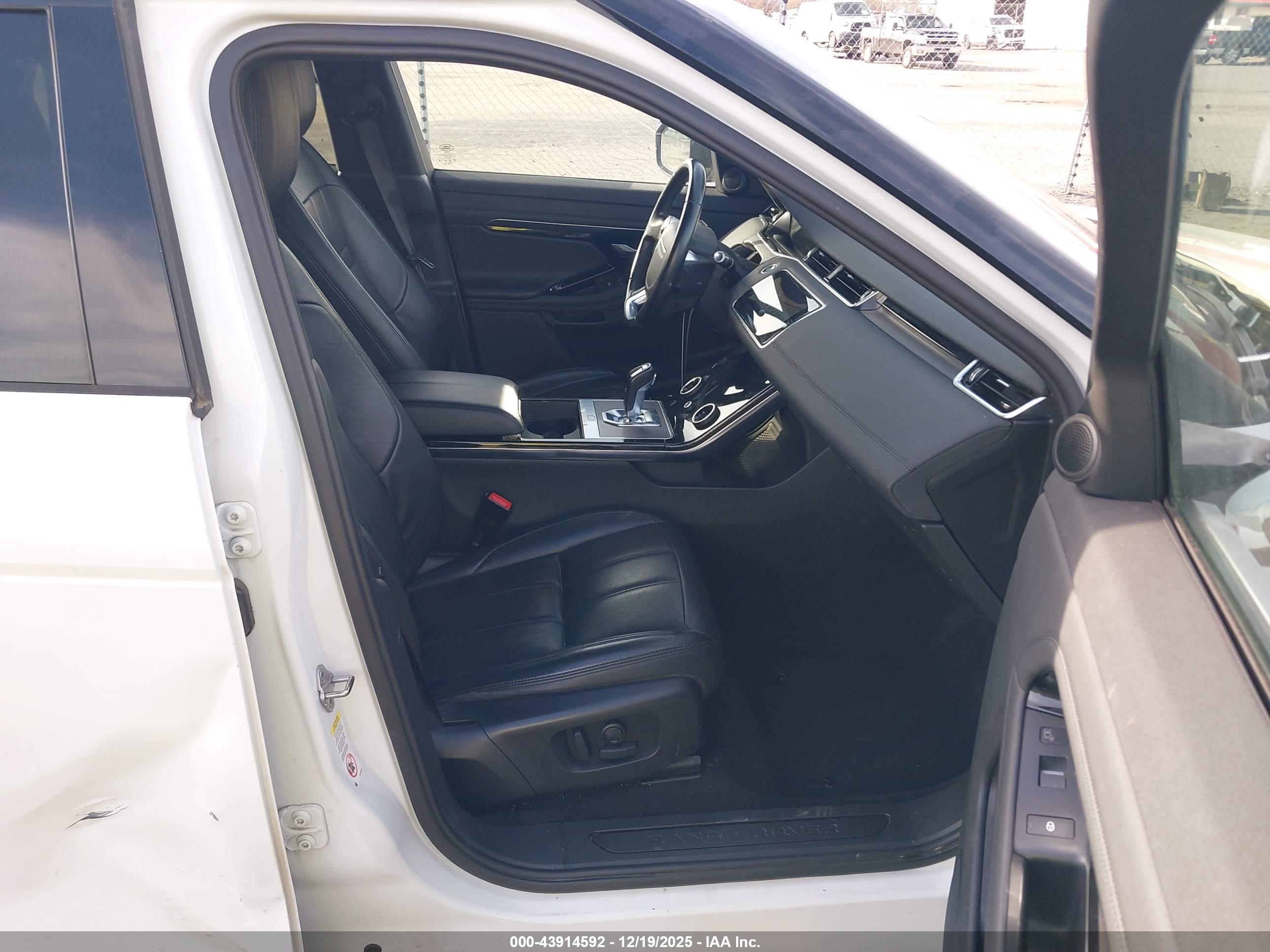 LAND ROVER image 5