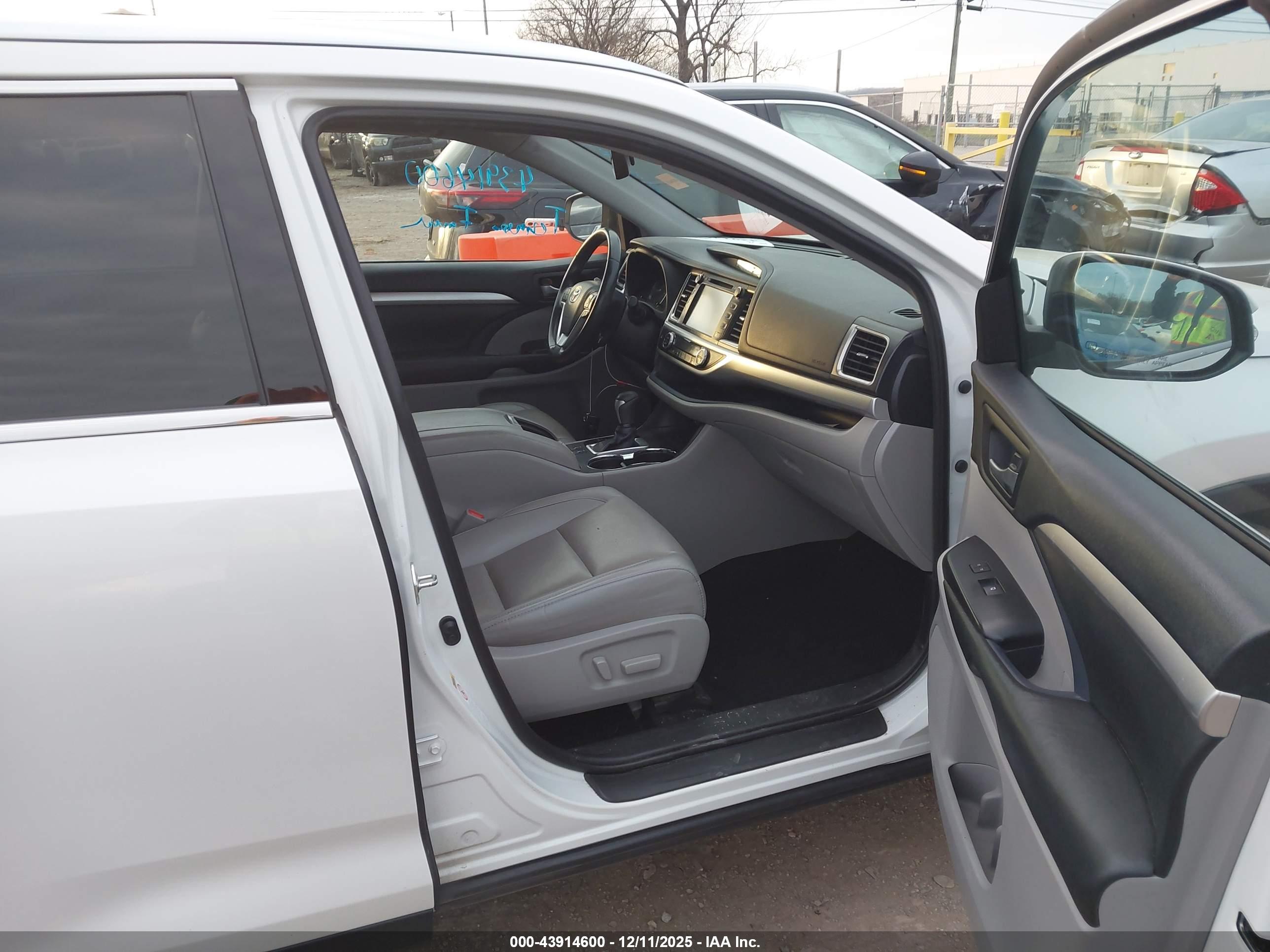 TOYOTA HIGHLANDER image 5