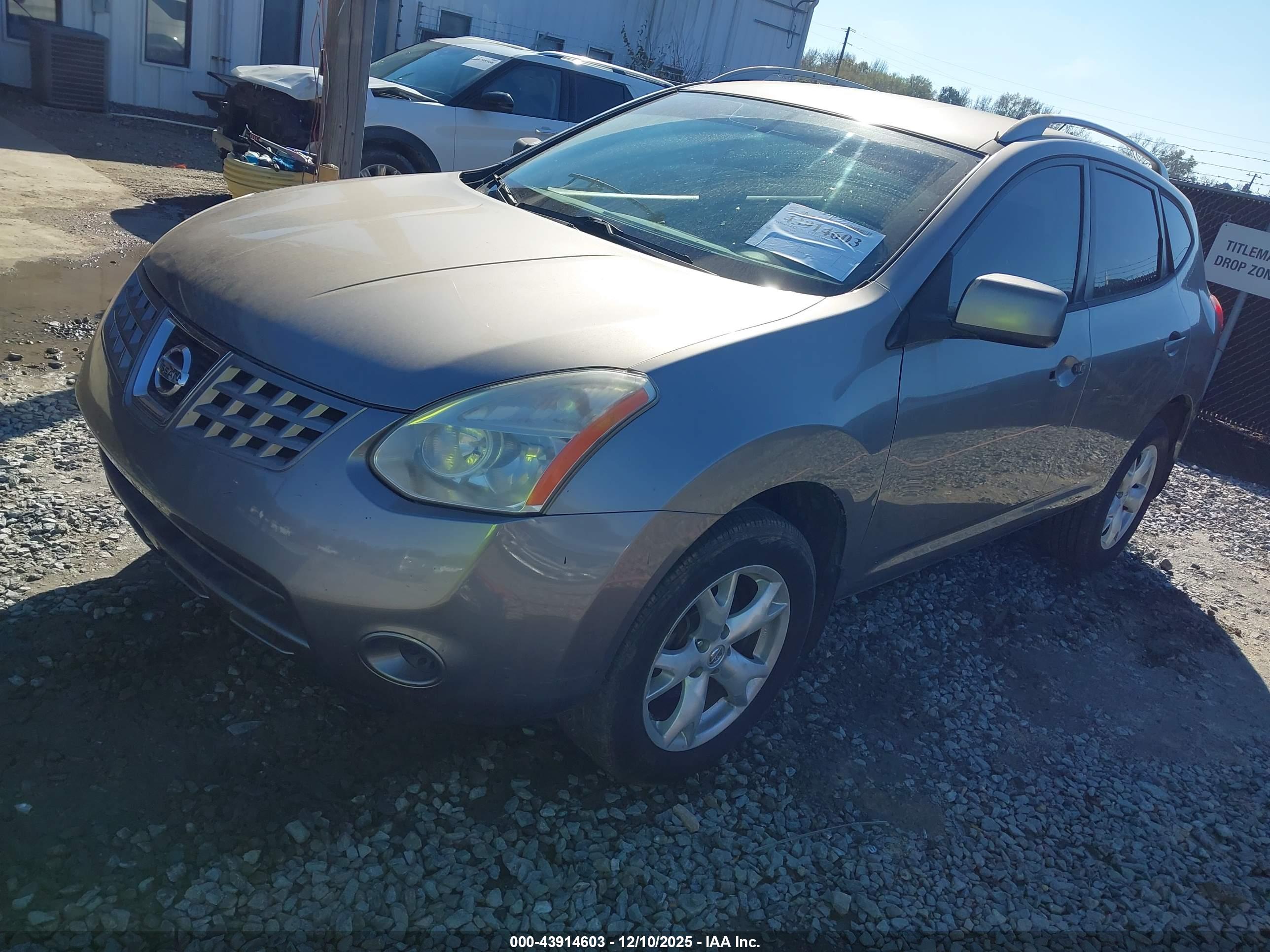 NISSAN ROGUE image 2