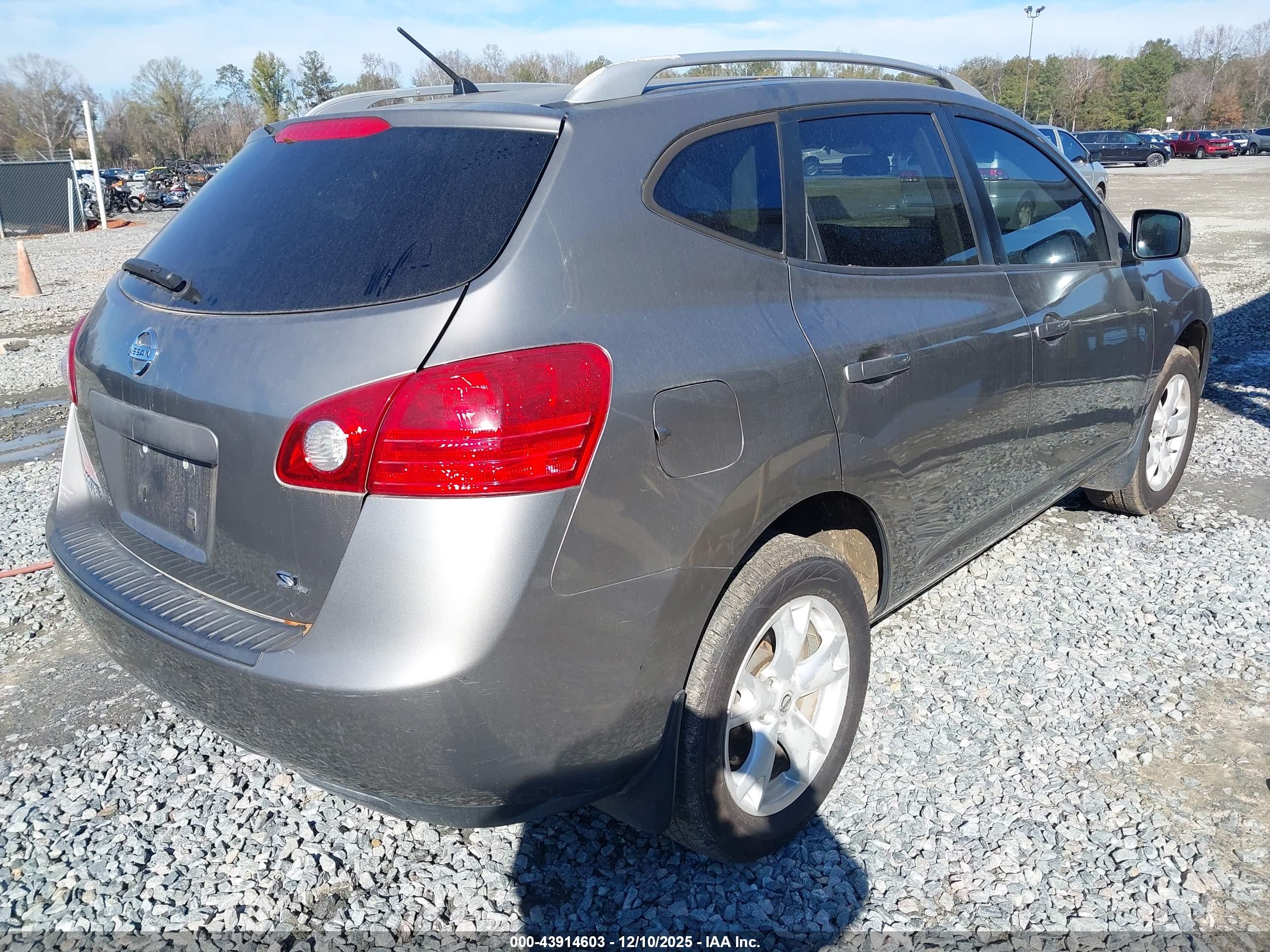 NISSAN ROGUE image 4