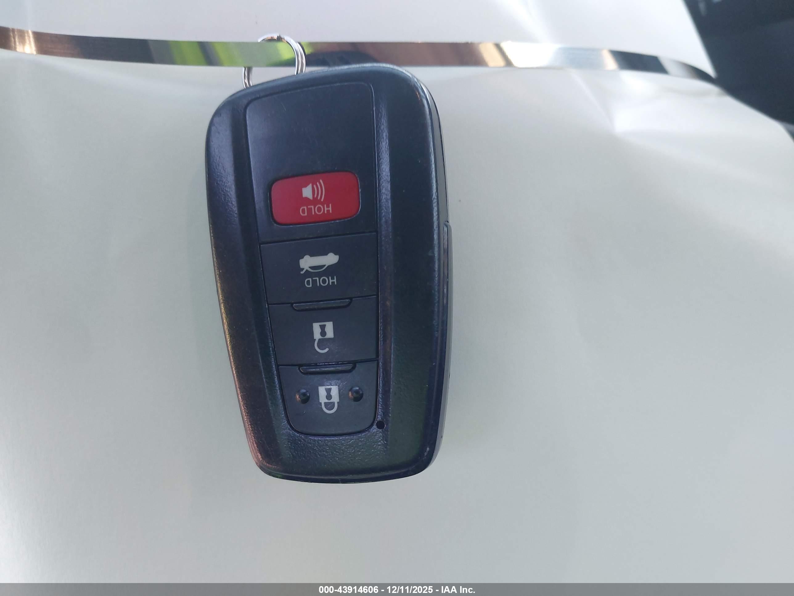TOYOTA CAMRY image 11