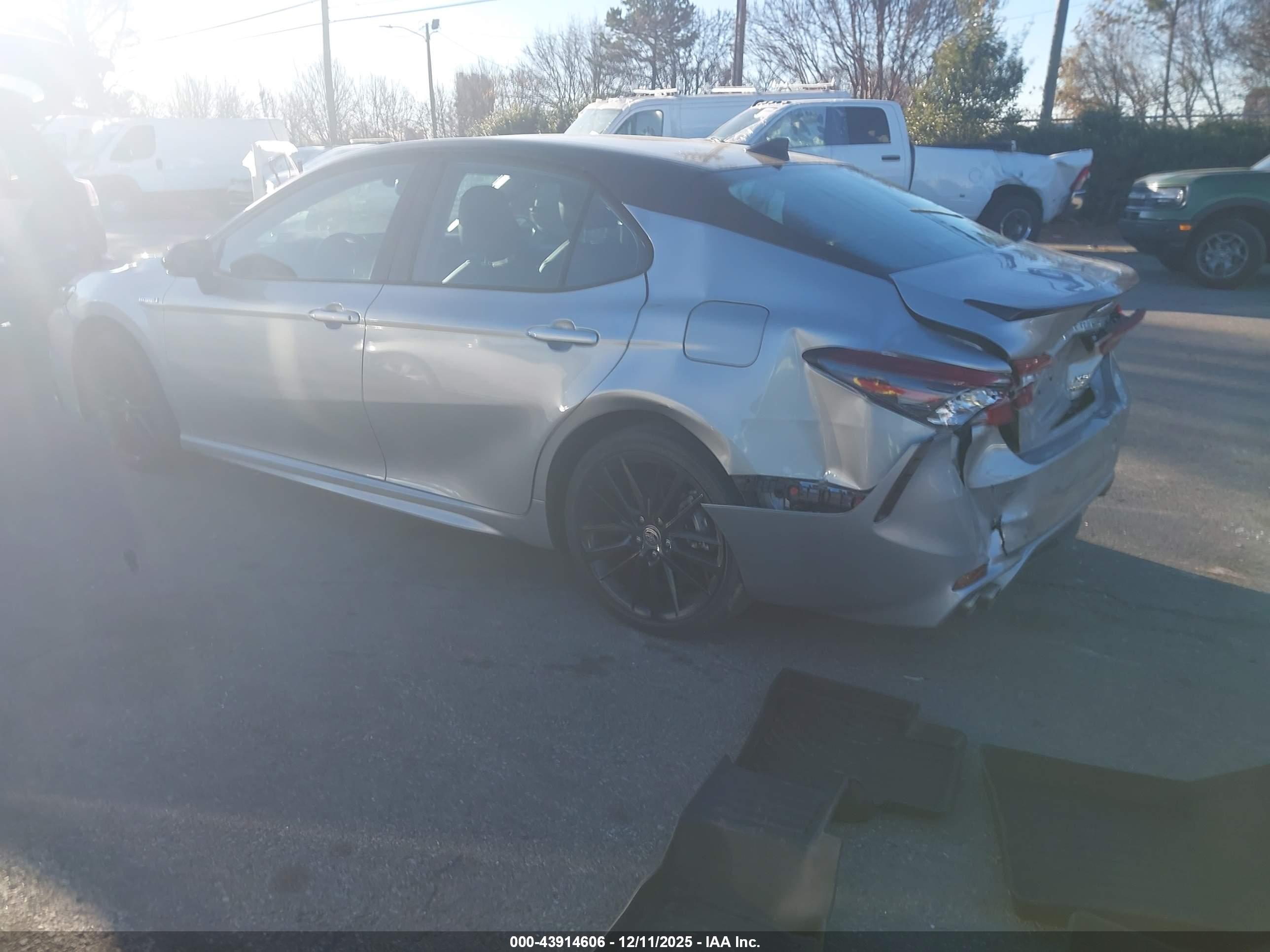 TOYOTA CAMRY image 3