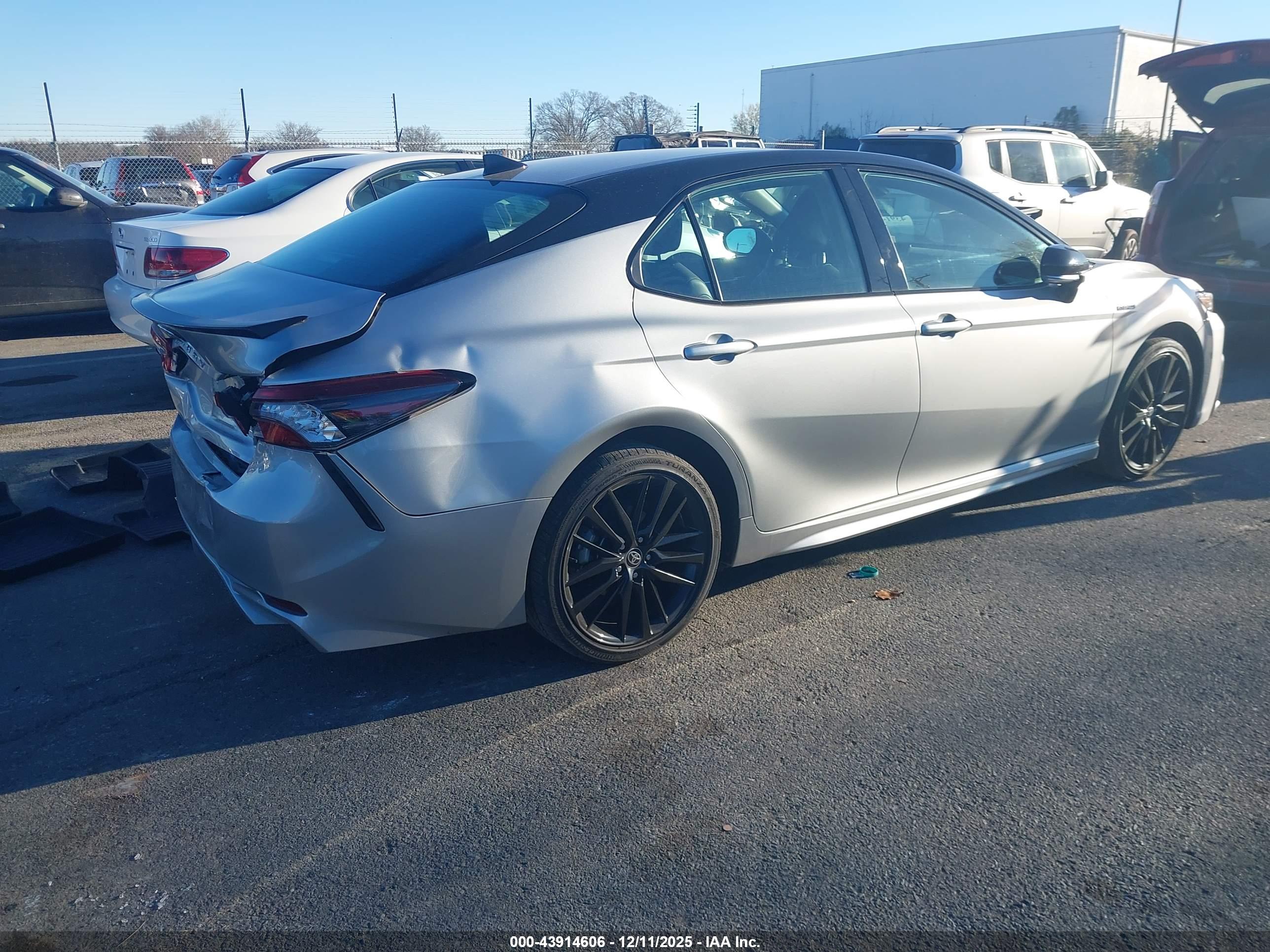 TOYOTA CAMRY image 4