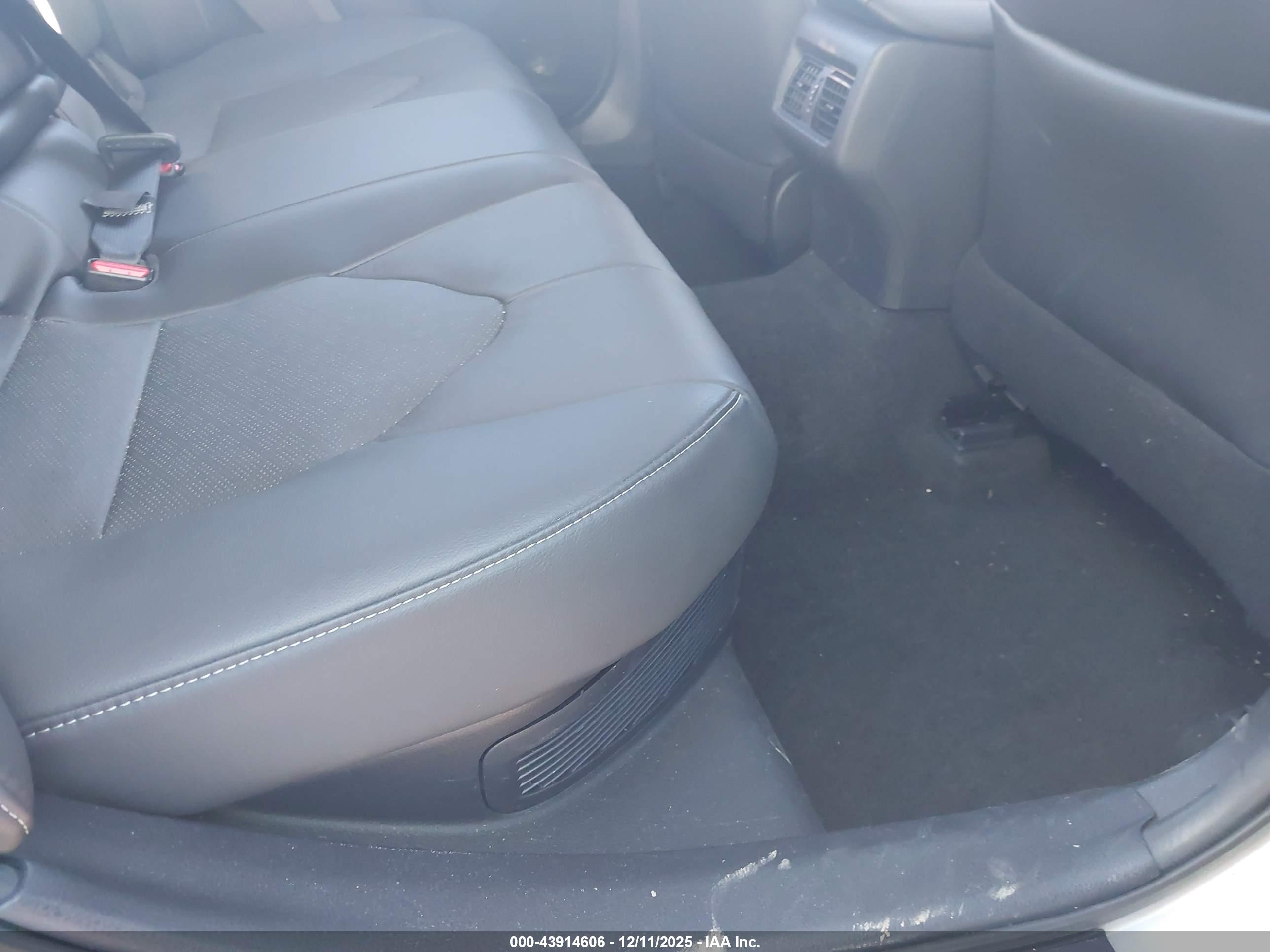 TOYOTA CAMRY image 8