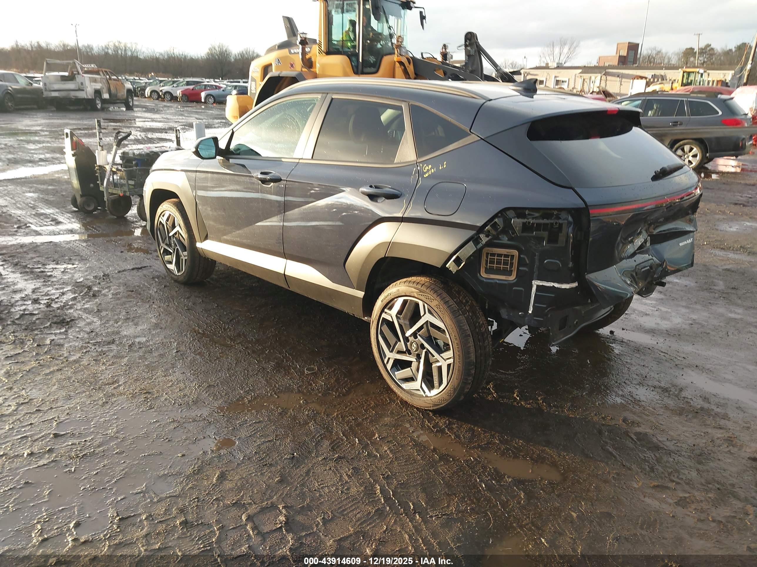 HYUNDAI KONA image 3
