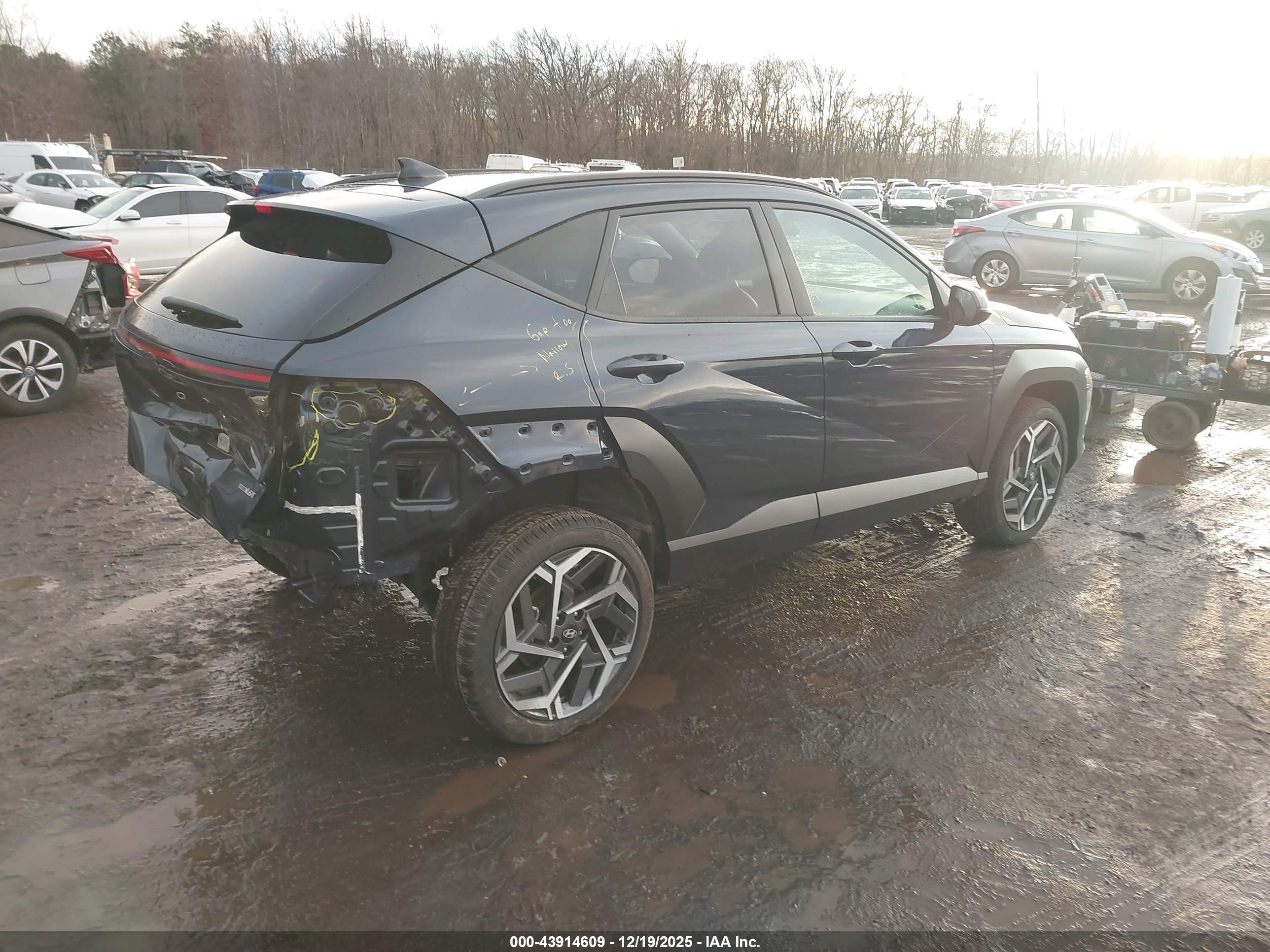 HYUNDAI KONA image 4